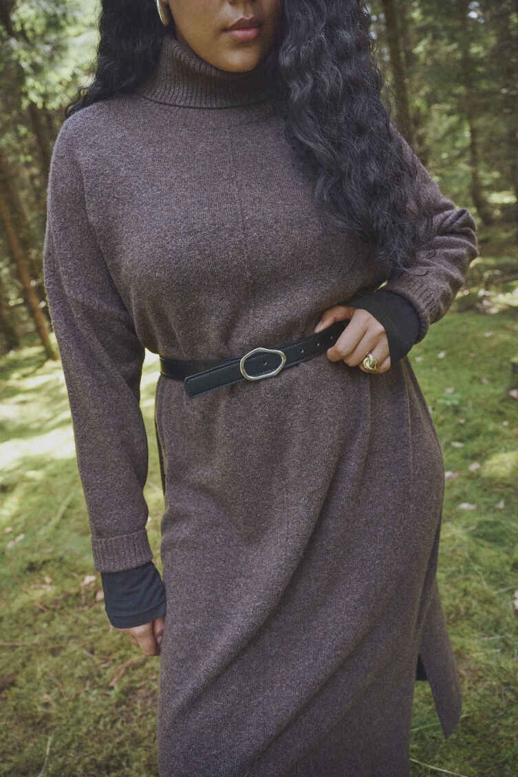 Naturalna elegancja w ziemistych tonacjach, , Model