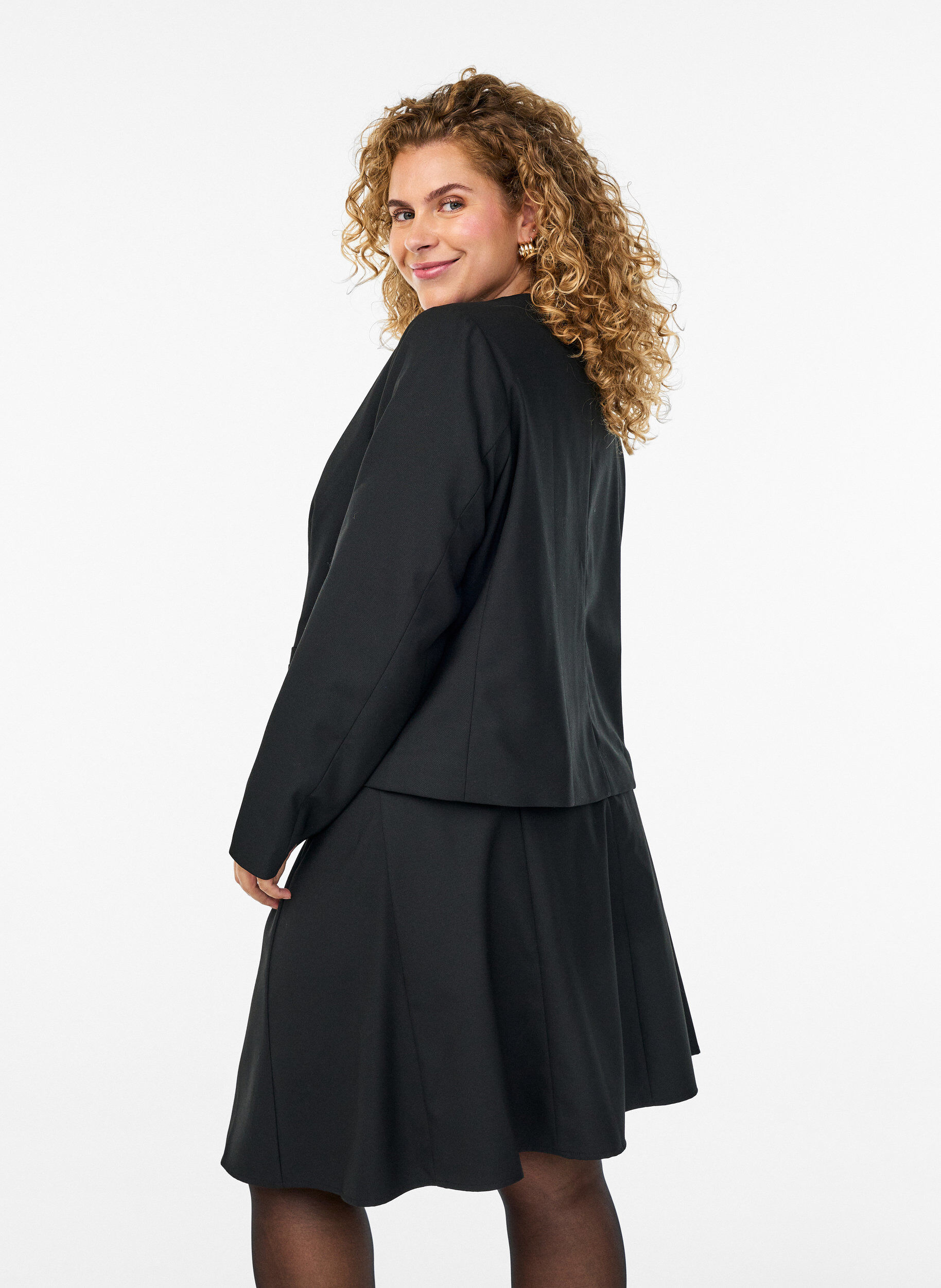 Zizzi Kr&oacute;tka sp&oacute;dniczka w ksztalcie litery A, Czarne, Model image number 2