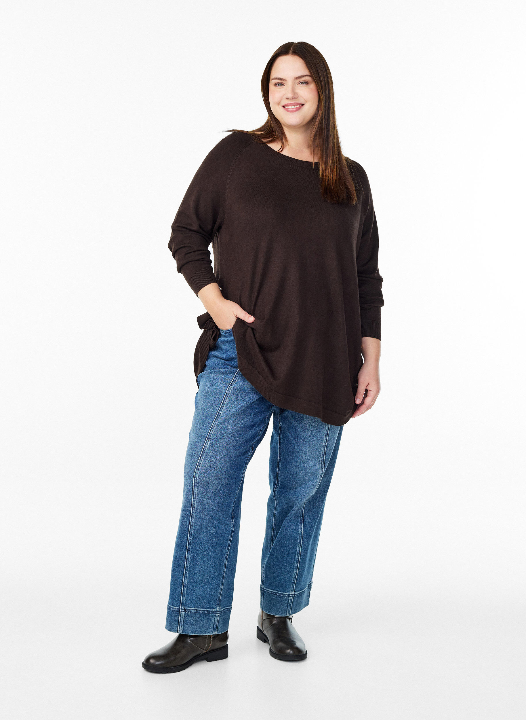 Zizzi Dzianinowa bluzka z guzikami po bokach, Brązowy, Model image number 1