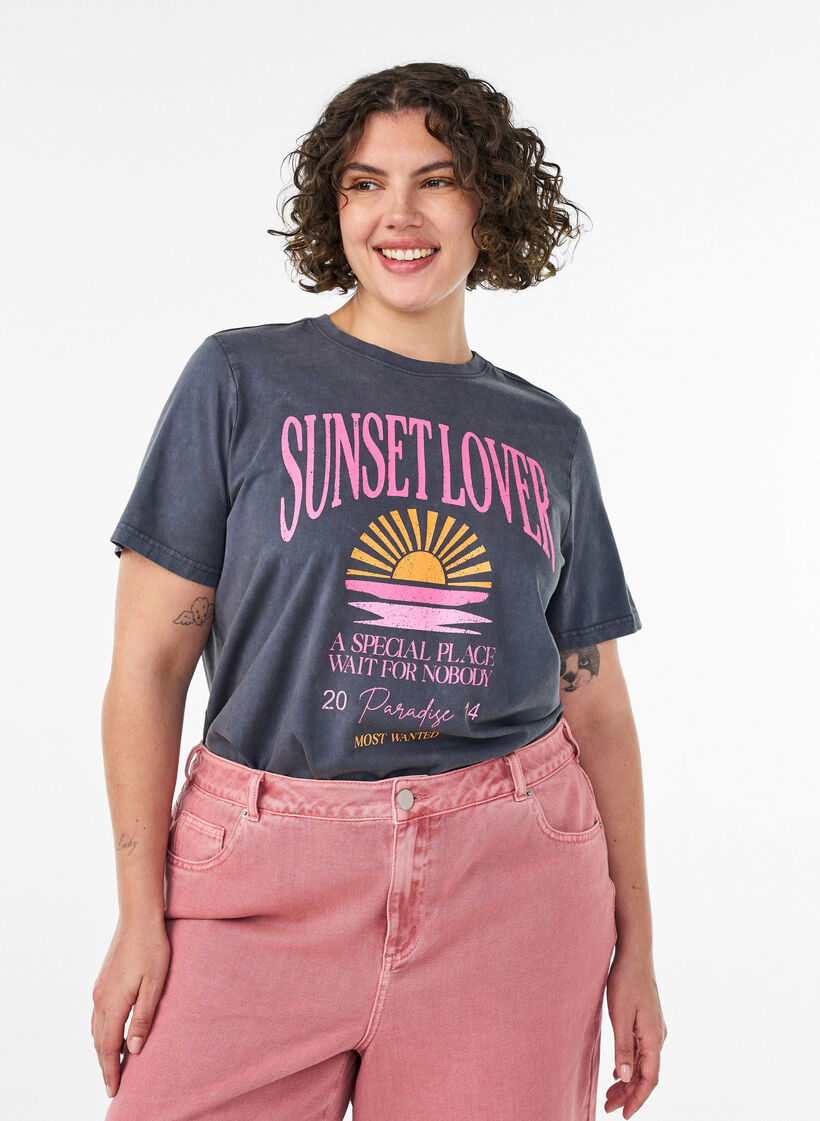 Koszulka bawelniana z nadrukiem z przodu i efektem sprania, Szary, Model image number 0