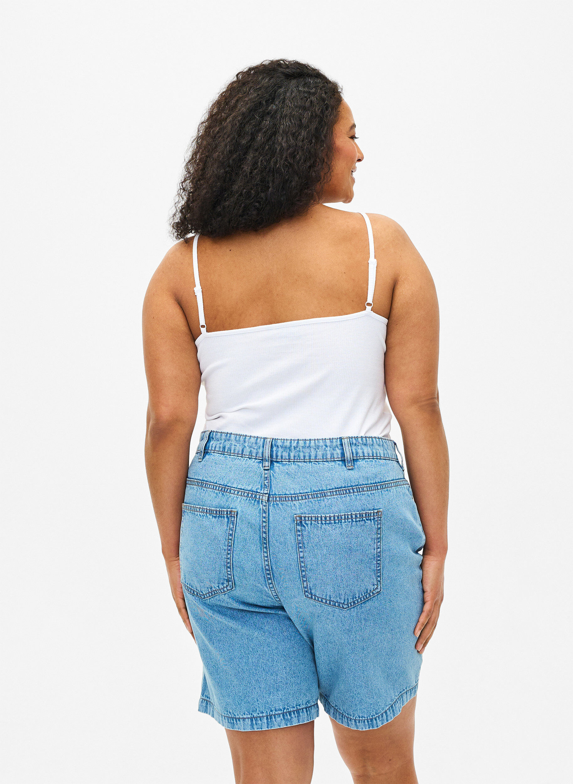 Zizzi Top z&nbsp;bawelny organicznej ze&nbsp;skrzyzowanymi paskami, Bright White, Model image number 1