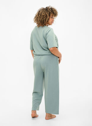 Spodnie 7/8 z modalu z kieszeniami, Chinois Green, Model image number 1