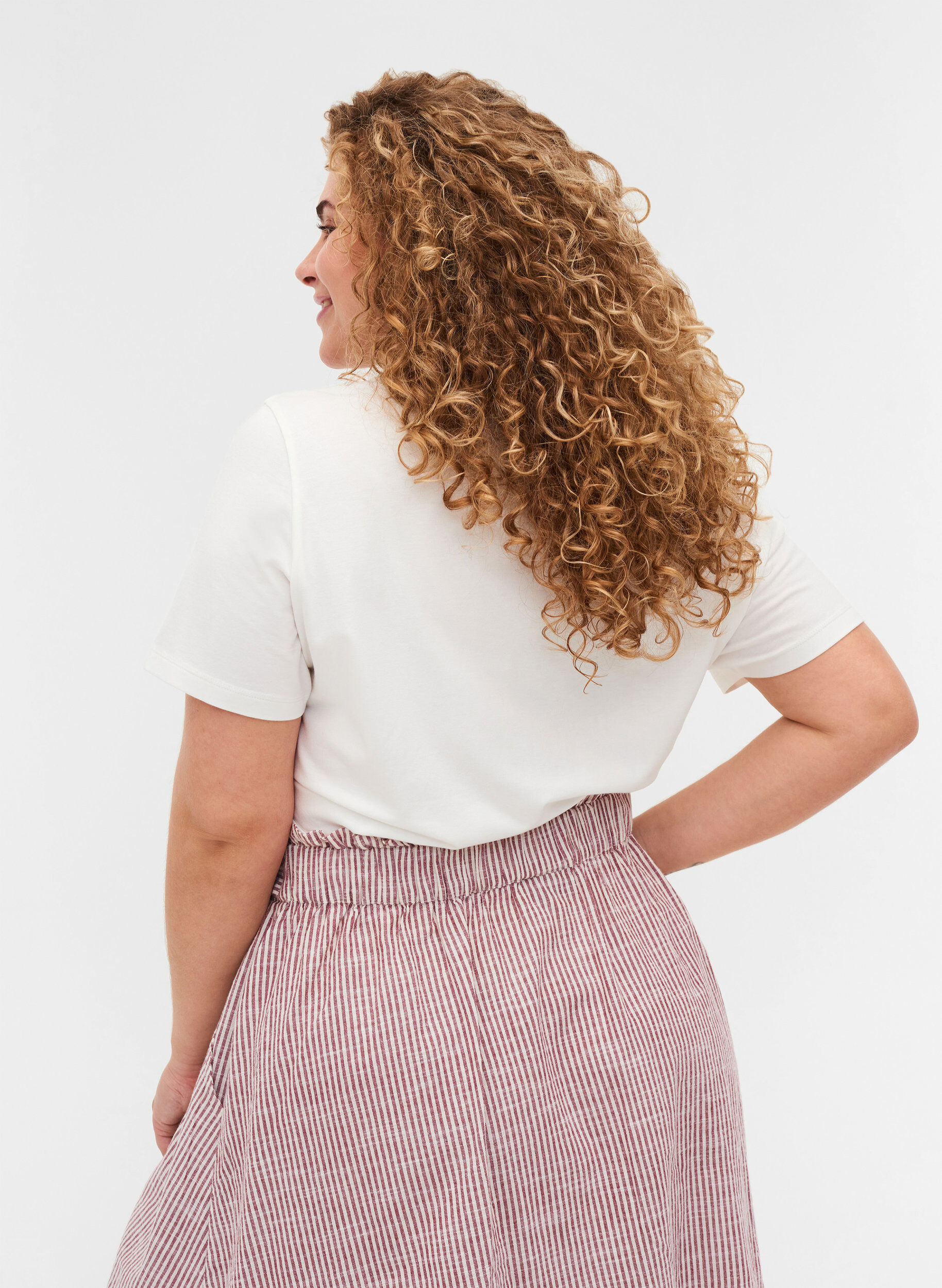 Zizzi T-shirt z kr&oacute;tkim rekawem i dekoltem w szpic, Warm Off-white, Model image number 1