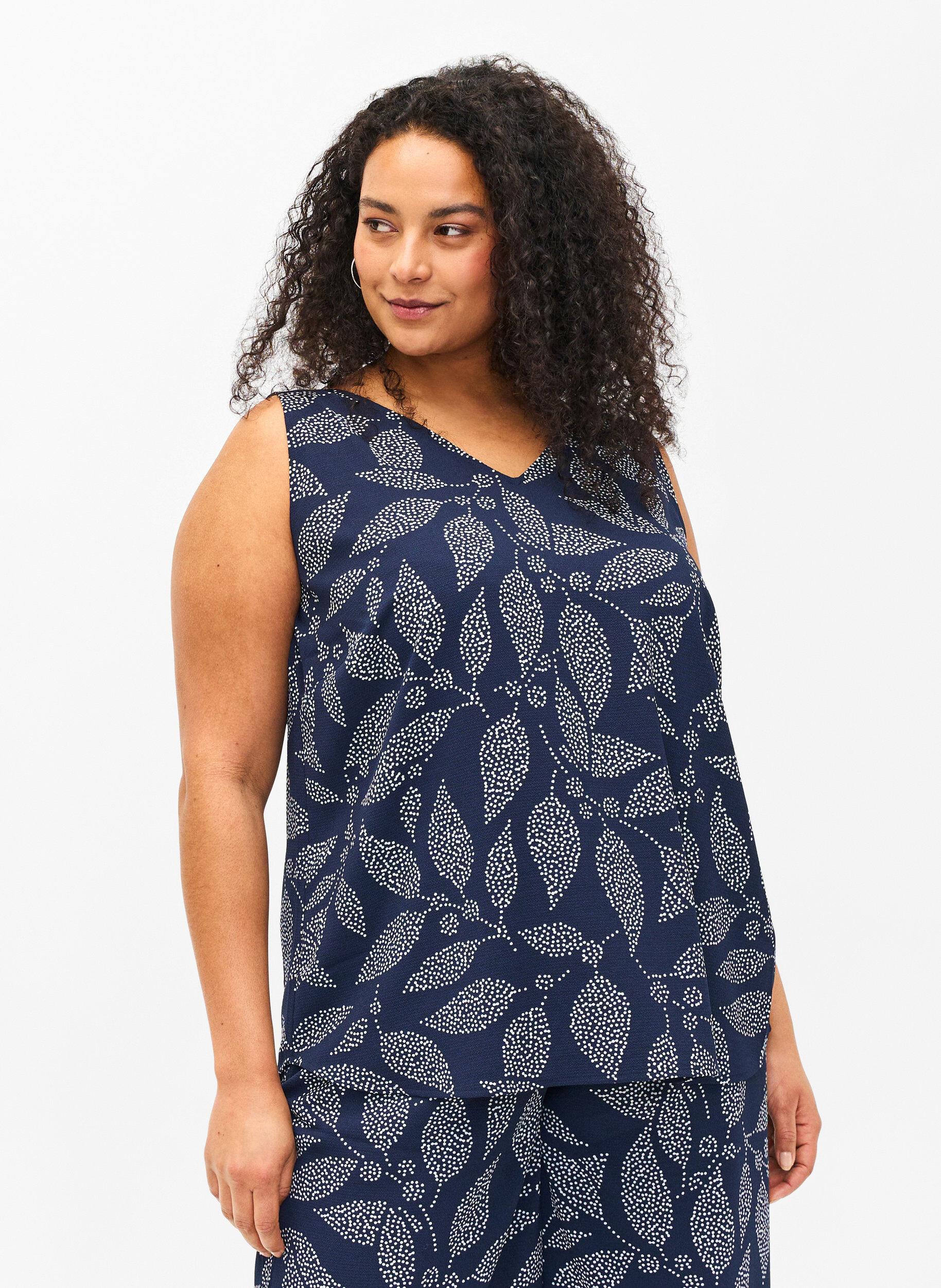 Zizzi Top z nadrukiem i dekoltem w serek, Navy B. w. Dot Leaf, Model image number 0