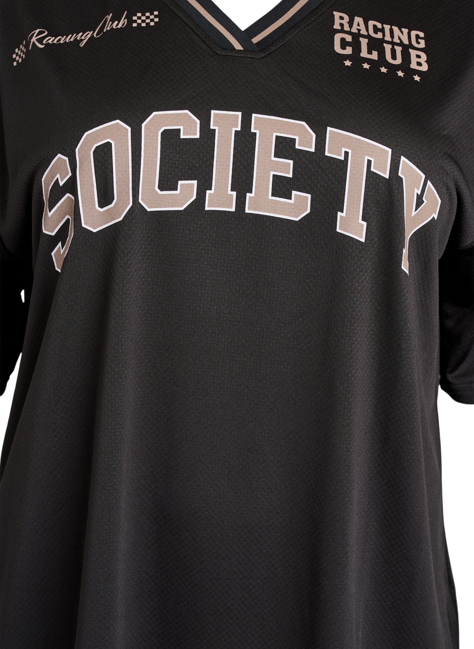 Zizzi Sportowa koszulka z dekoltem w szpic i nadrukiem w stylu wyscigowym, Czarne, Packshot image number 2