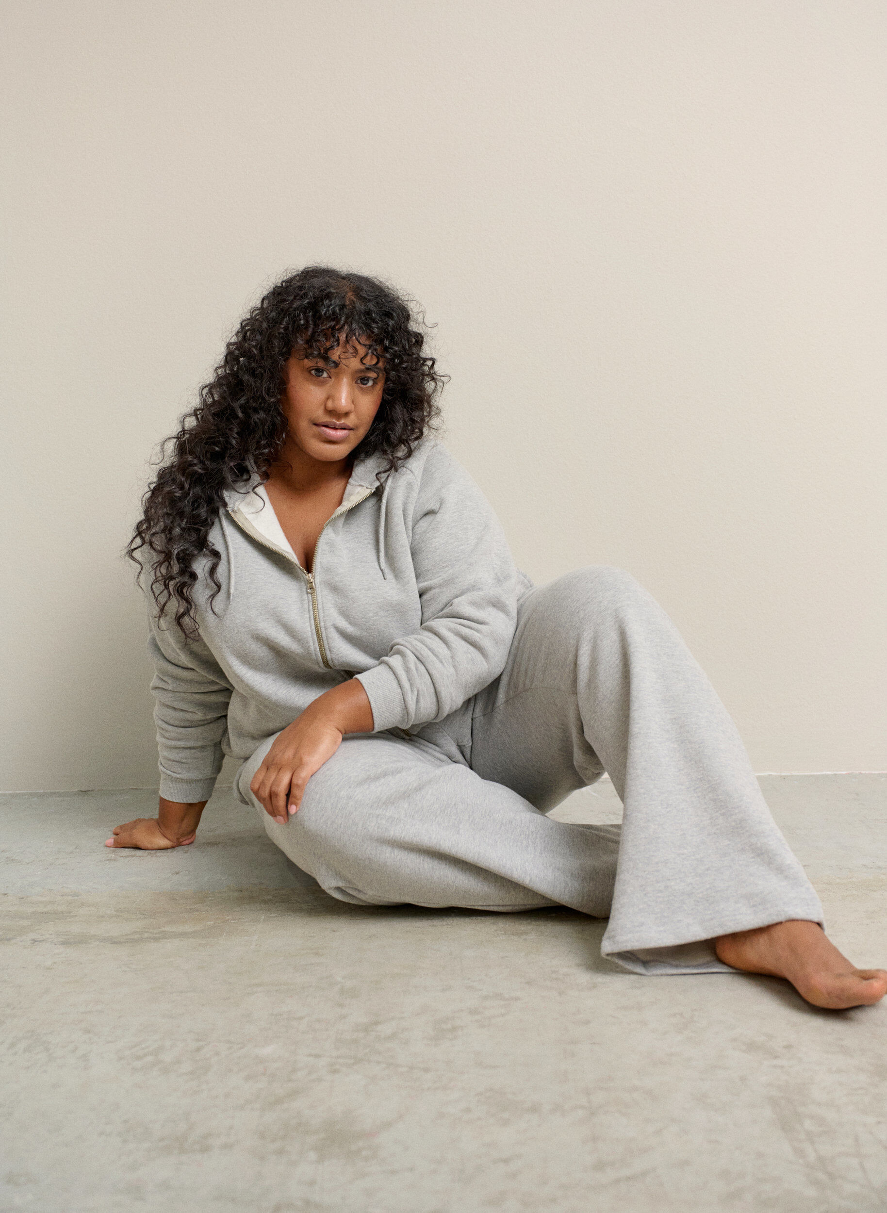 Zizzi Bluza z kapturem na zamek, Szary, Image image number 0