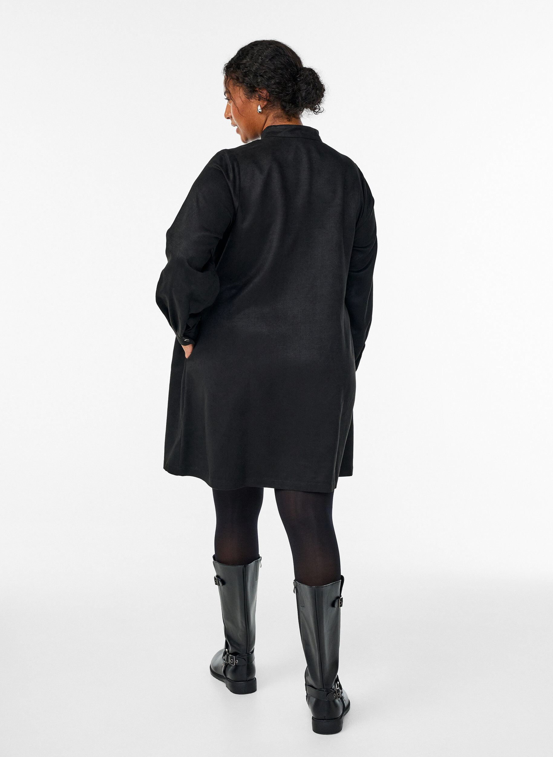 Zizzi Dluga koszula z imitacji zamszu z zamkiem, Czarne, Model image number 2