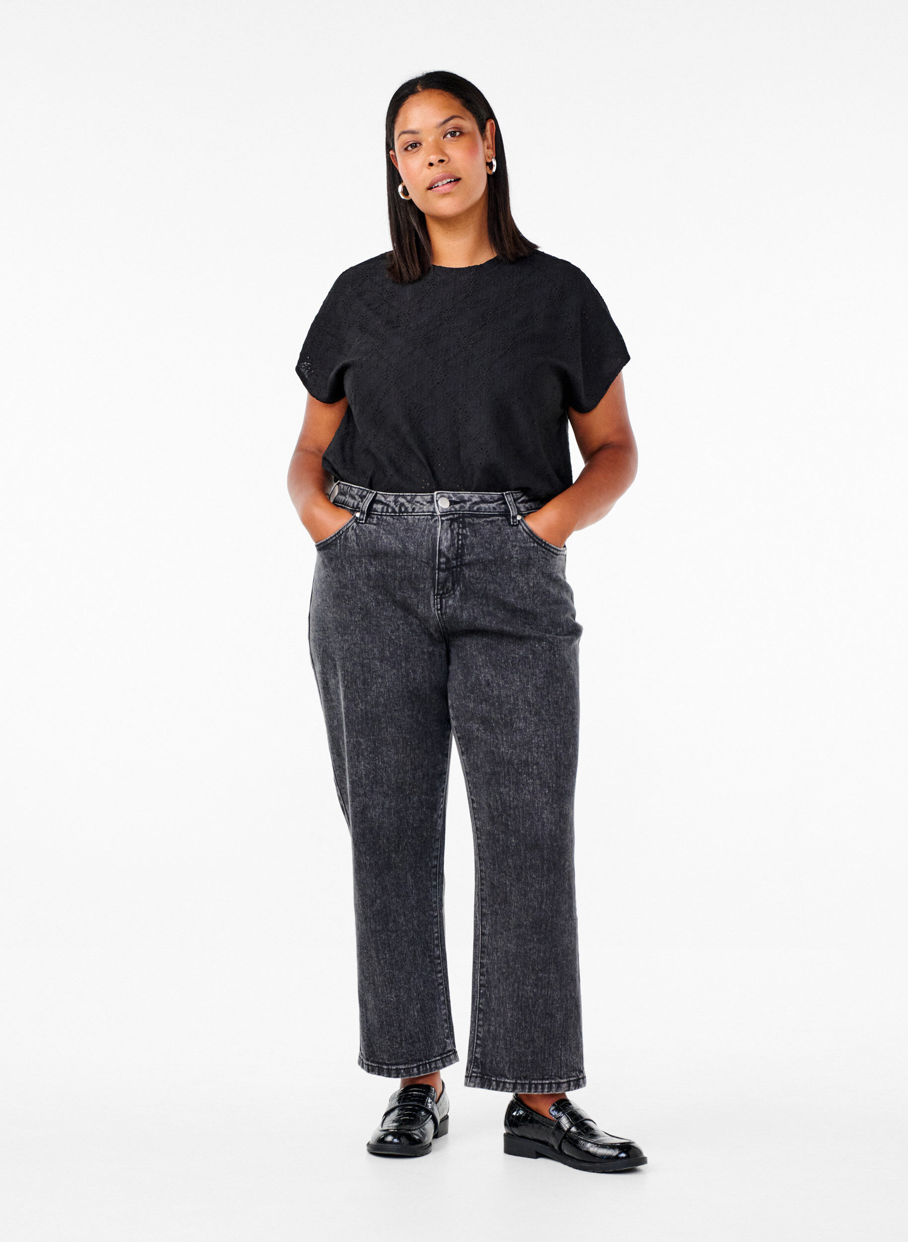 Zizzi Bluzka z kr&oacute;tkimi rekawami i kwiatowym haftem, Black, Model image number 2