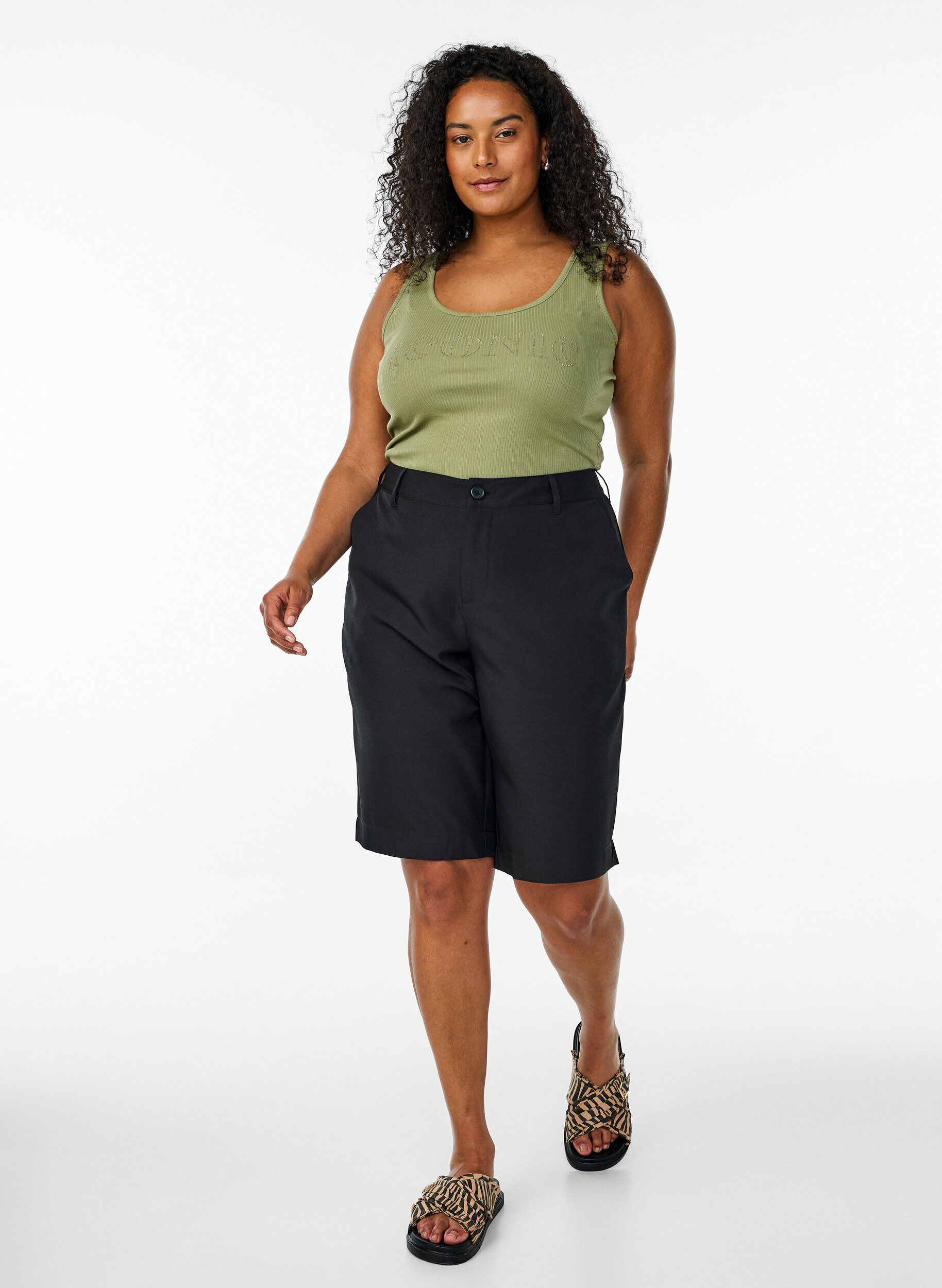 Zizzi Dopasowany podkoszulek bez rekaw&oacute;w z dzetami, Zielony, Model image number 1