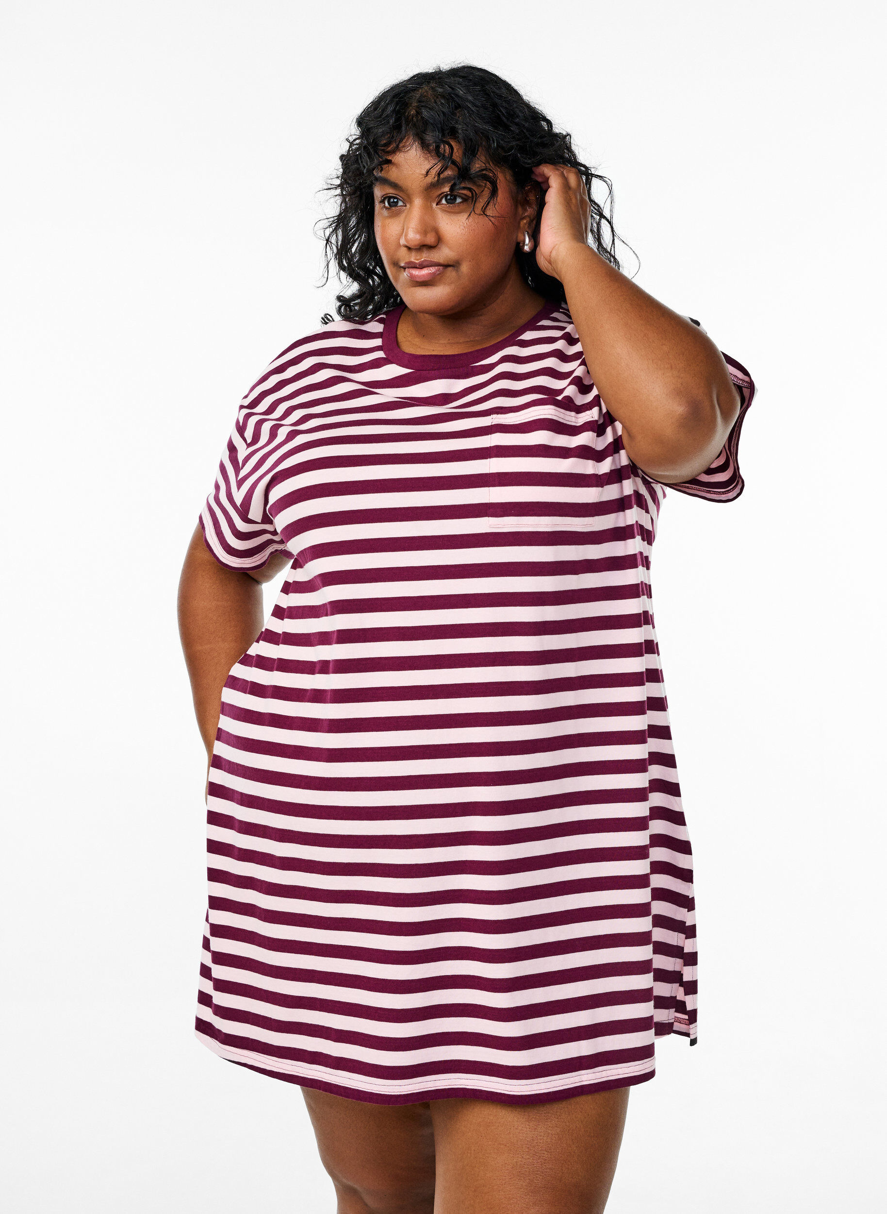 Zizzi Dluga koszulka nocna w paski wykonana z bawelny organicznej, Czerwony, Model image number 0