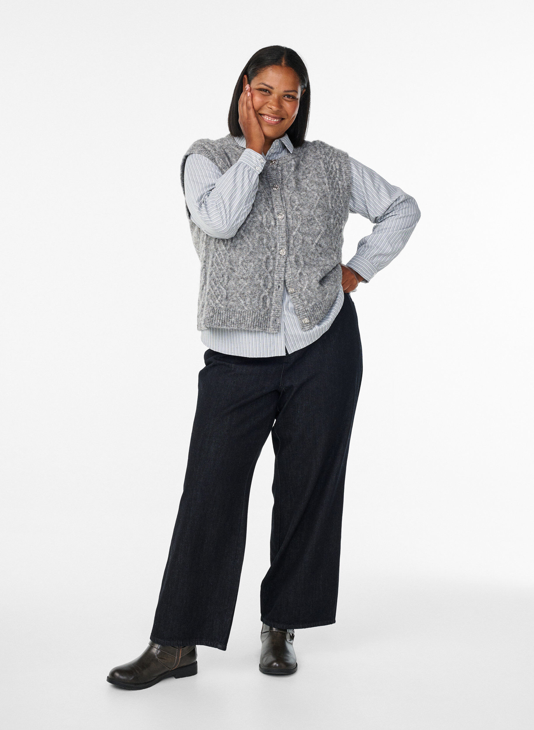 Zizzi Dzianinowy bezrekawnik ze wzorem i ozdobnymi guzikami, Szary, Model image number 1