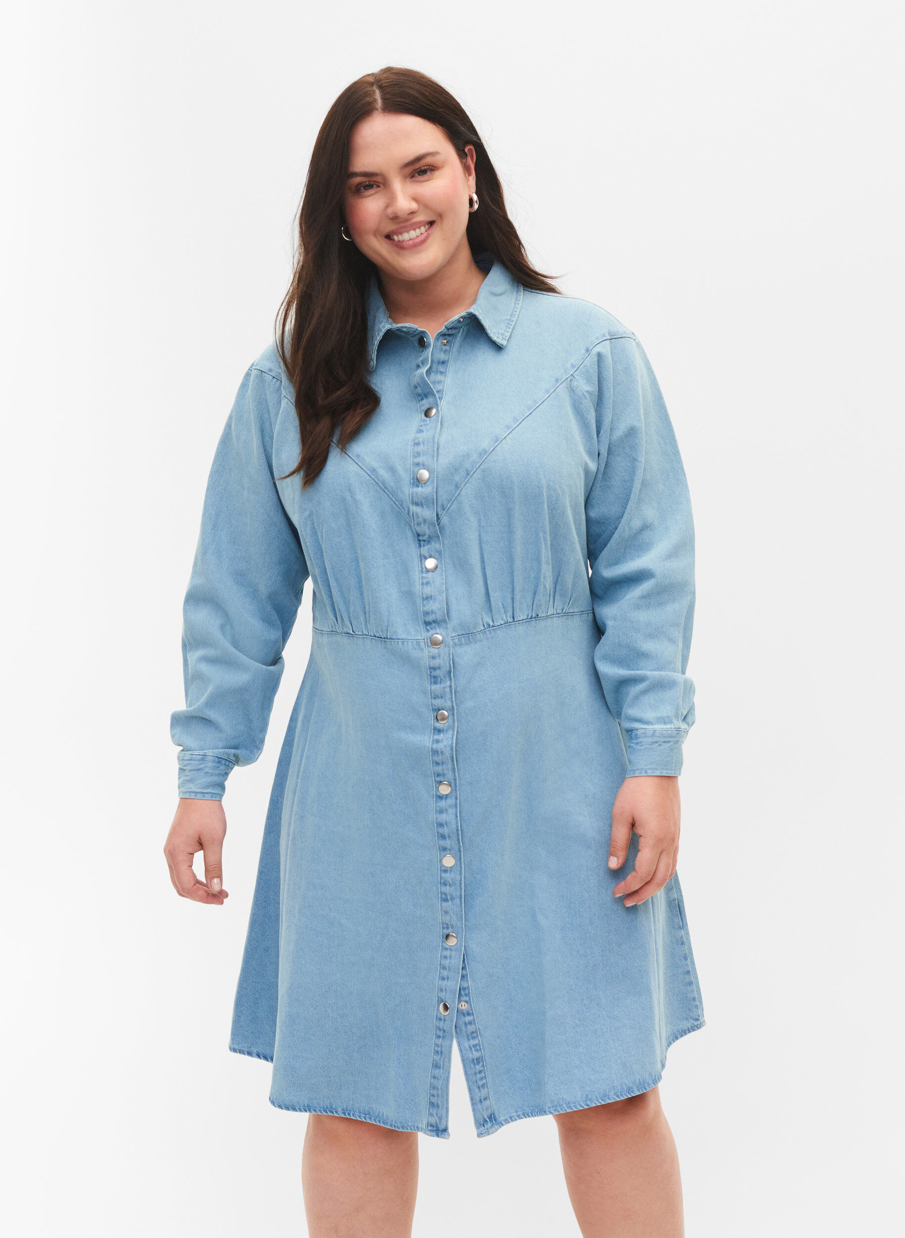 Zizzi Denim dress with buttons and long sleeves, Light blue denim, Model image number 0
