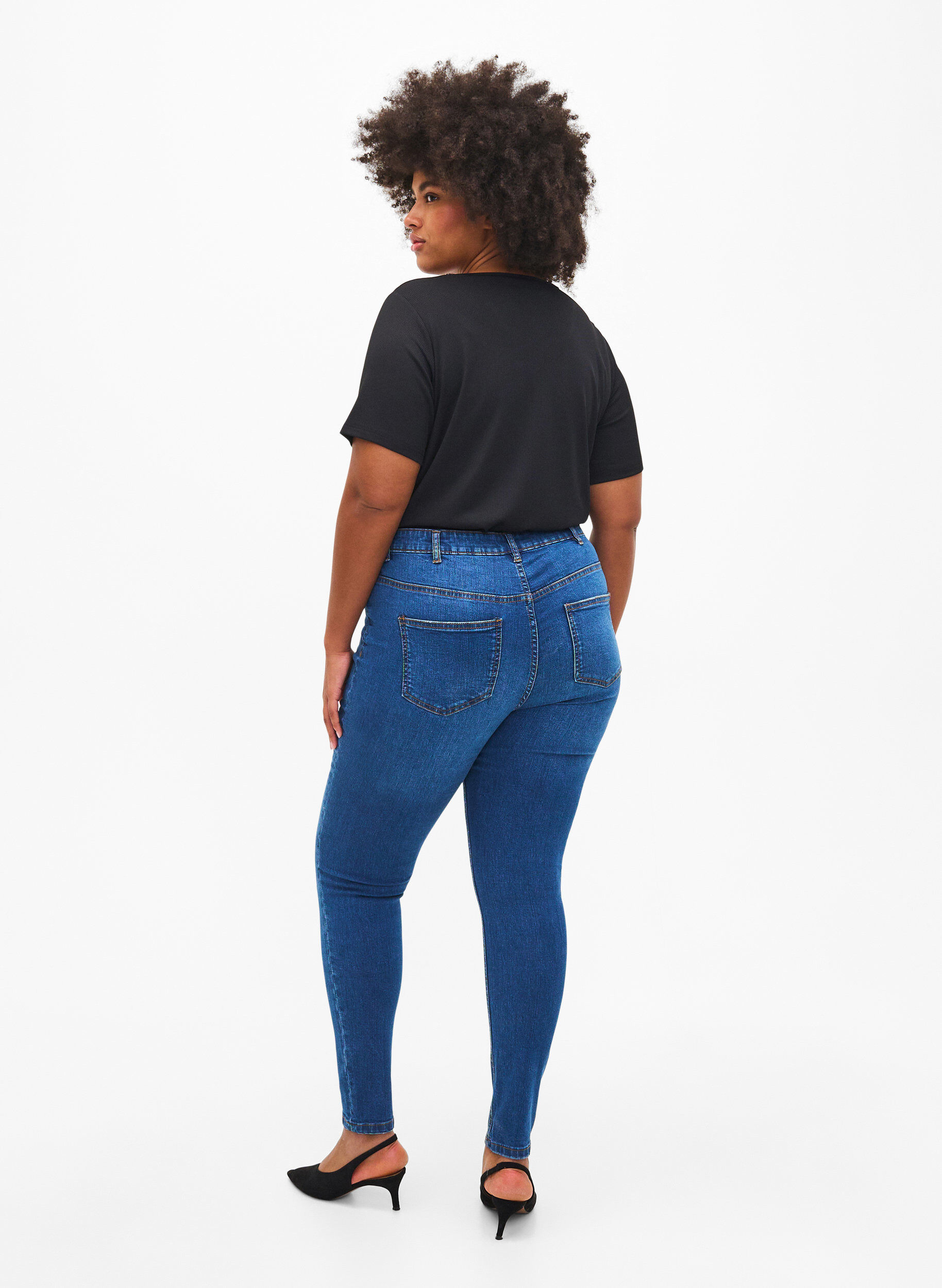 Zizzi Jeansy o dopasowanym kroju z przetarciami, Blue Denim, Model image number 1