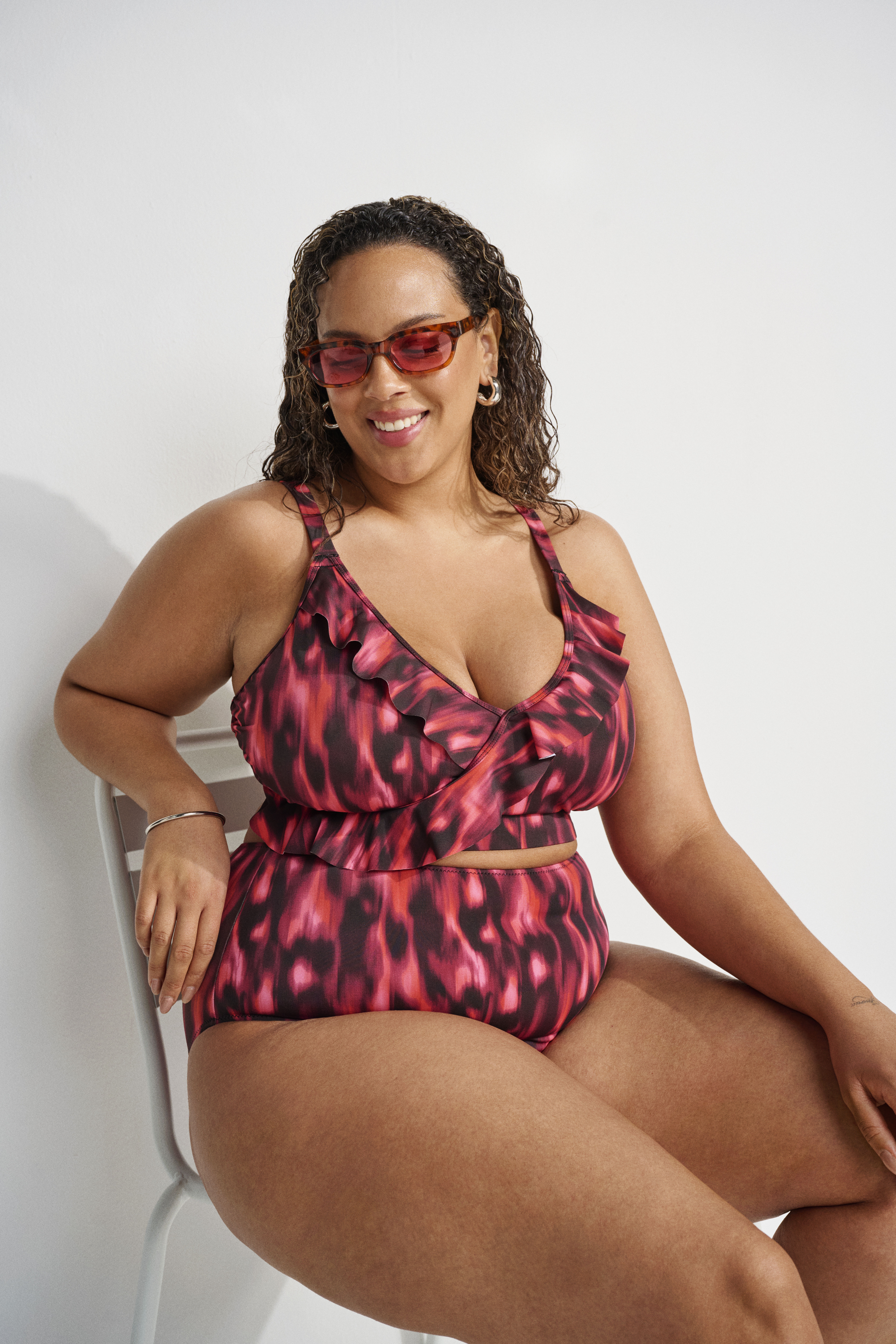 Bikini z falbanami, , Model