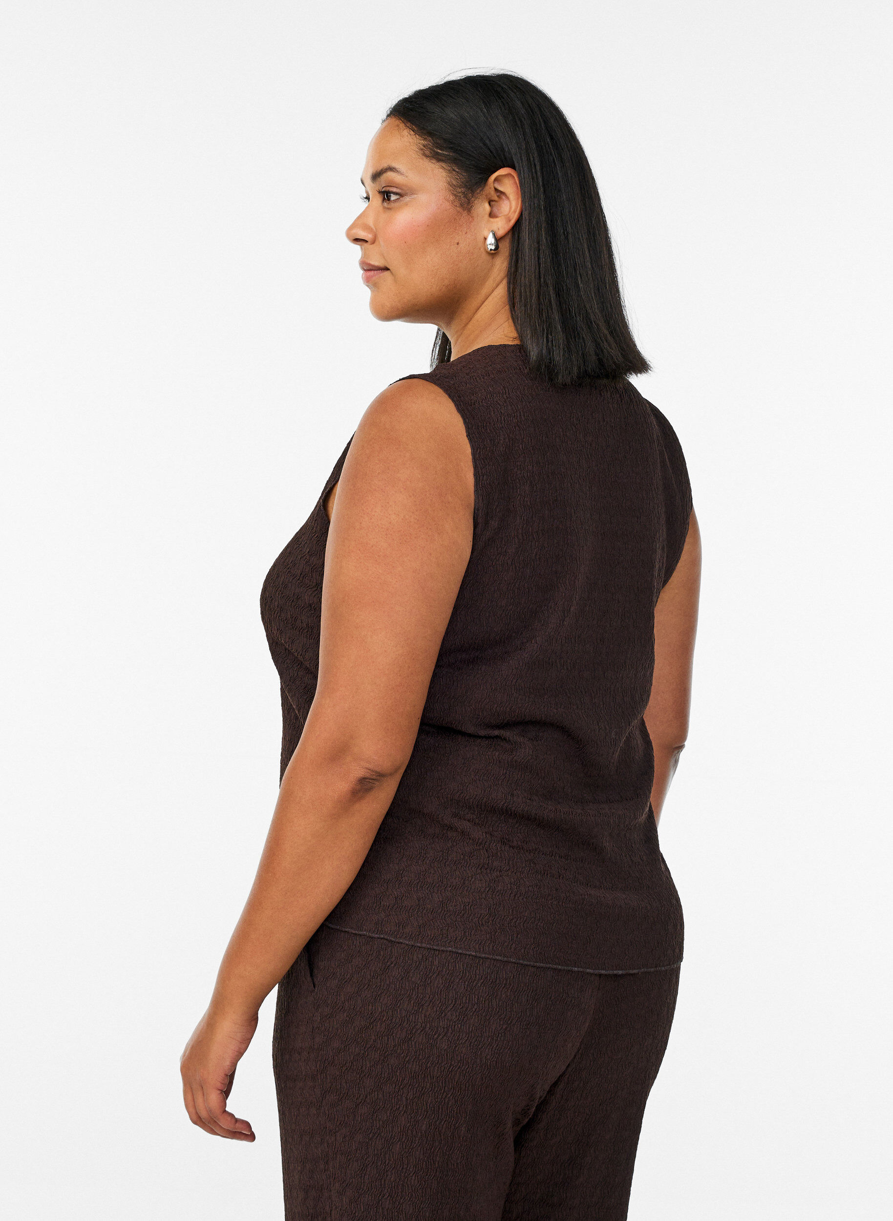 Zizzi Bluzka bez rekaw&oacute;w z falista faktura i zapinaniem na guziki, Brązowy, Model image number 2