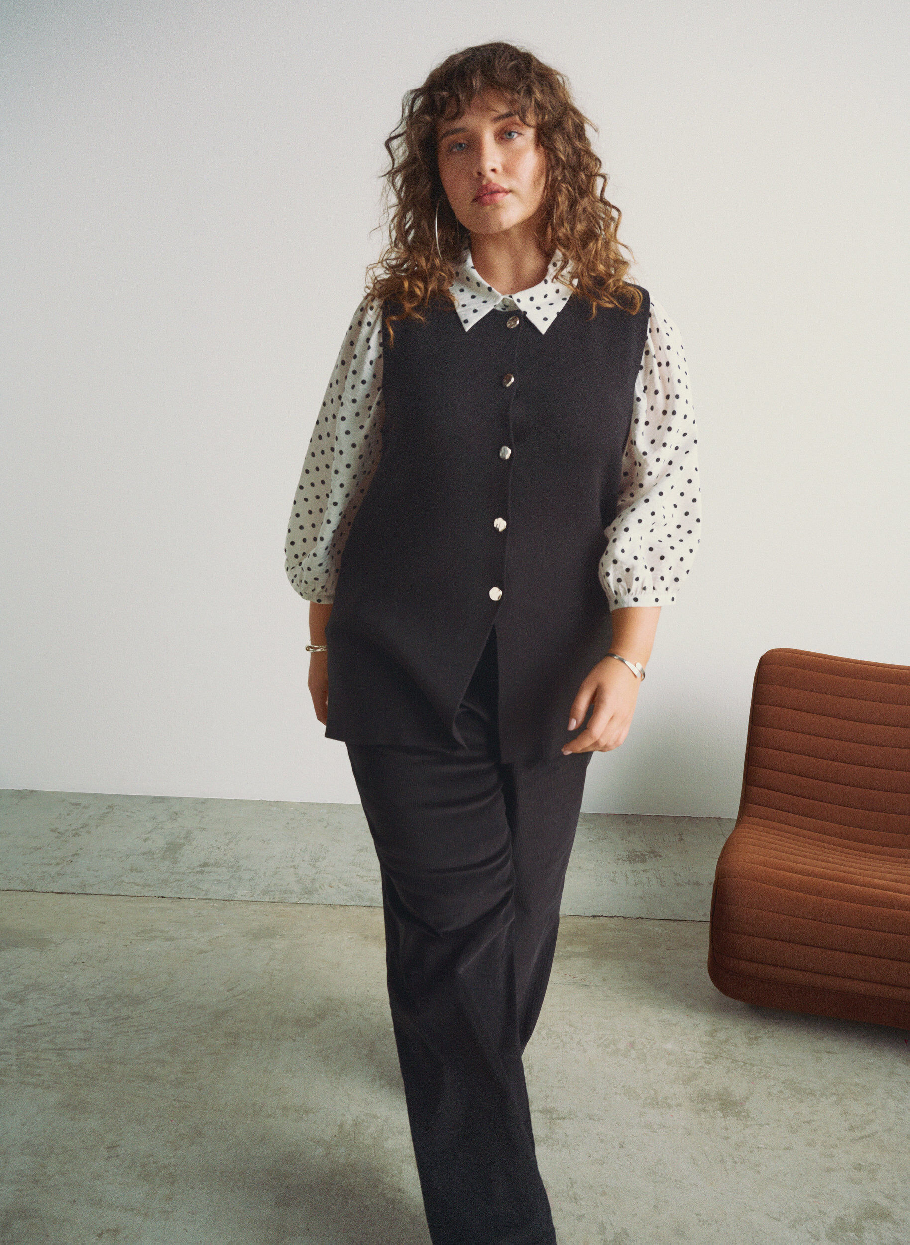 Zizzi Spodnie z dreszczu z wysokim stanem i szerokimi nogawkami, Czarne, Image image number 0