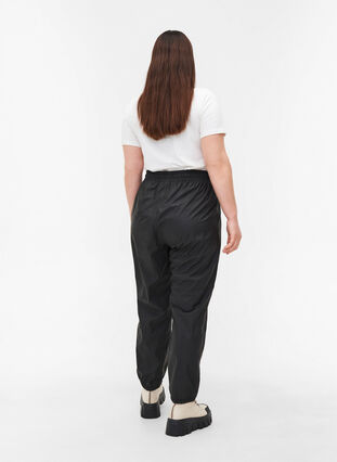 Spodnie przeciwdeszczowe z klejonymi szwami, Black, Model image number 2