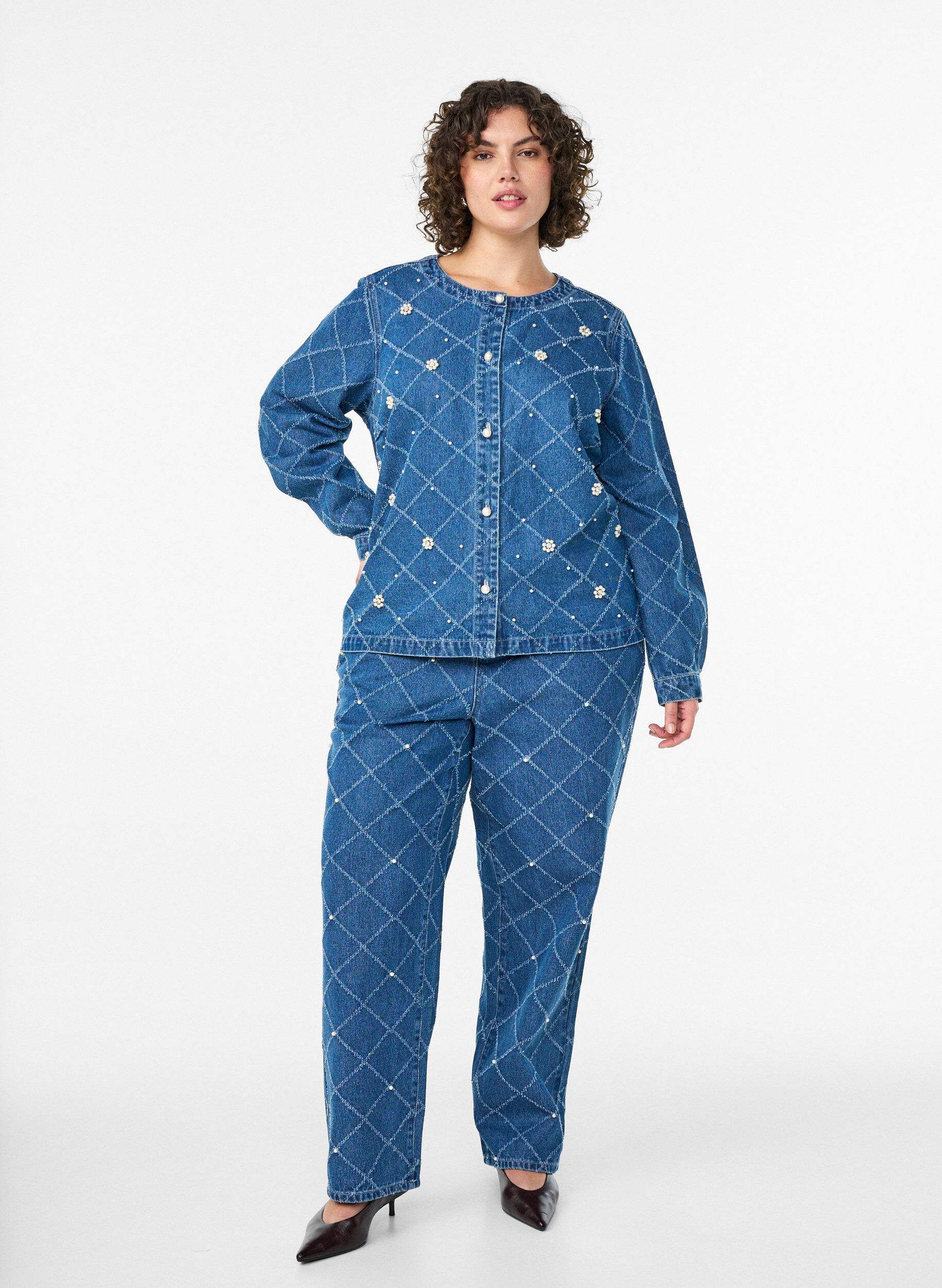 Zizzi Koszula z denimu zniszczona i ozdobiona perlowymi detalami, Niebieskie, Model image number 1