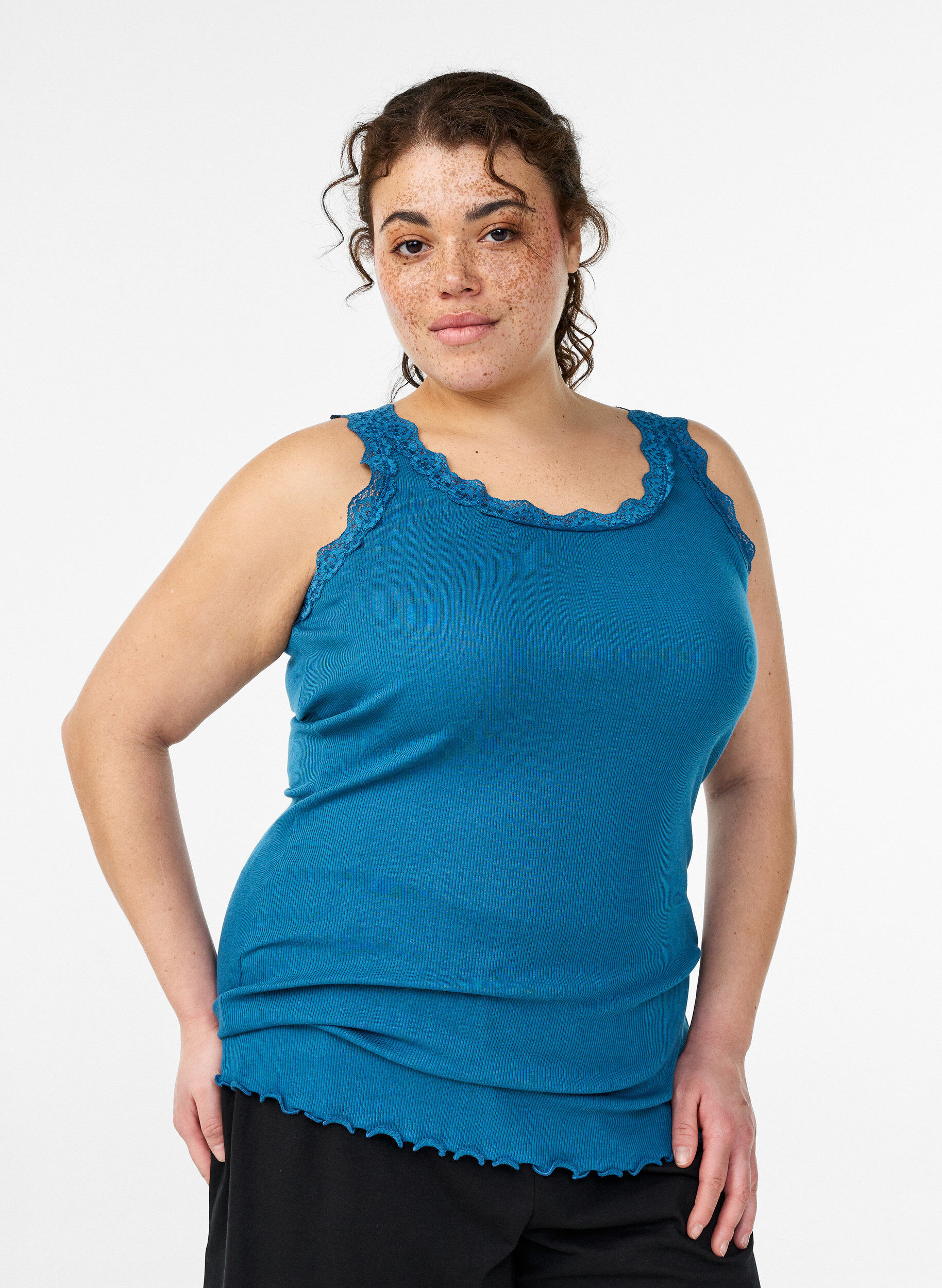 ZizziTop z koronkowym wykonczeniem, Niebieskie, Model image number 0