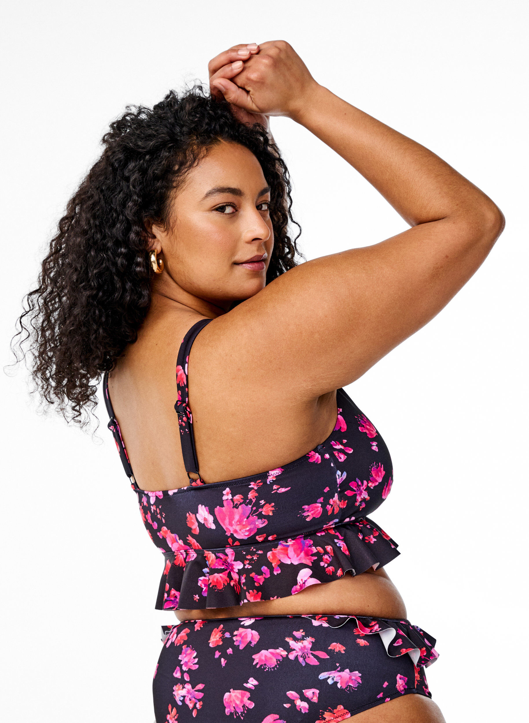 Zizzi Kwiecisty stanik bikini z marszczona lam&oacute;wka, R&oacute;żowy, Model image number 2