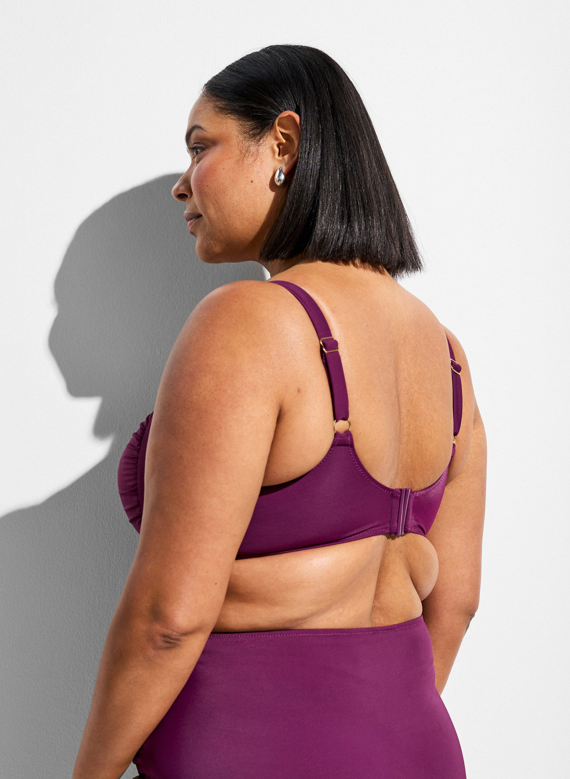 ZizziBikinikowy top z wysci&oacute;lka i ozdoba w postaci pierscionka, Fioletowy, Model image number 2