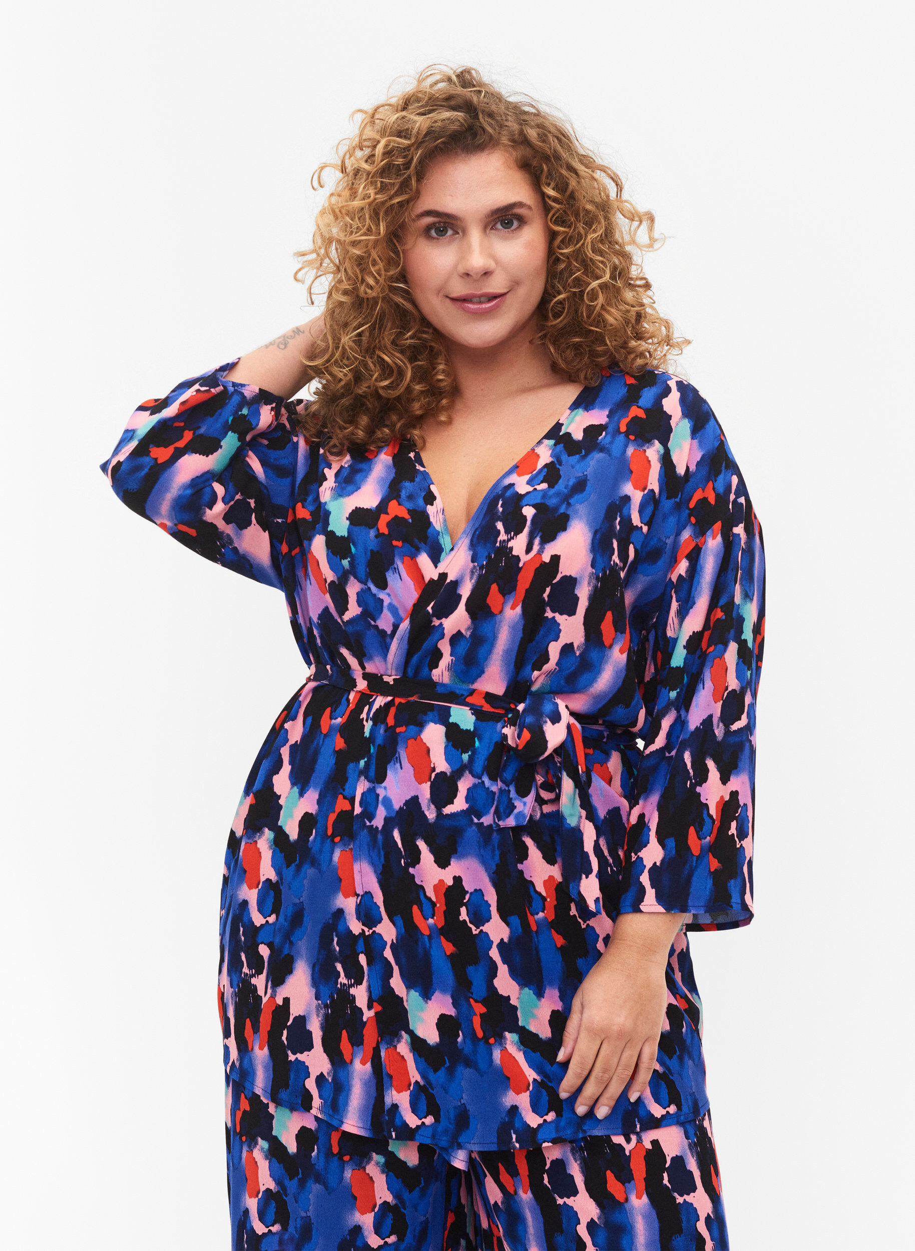 Zizzi Wiskozowe kimono z nadrukiem, Colorful Animal, Model image number 0