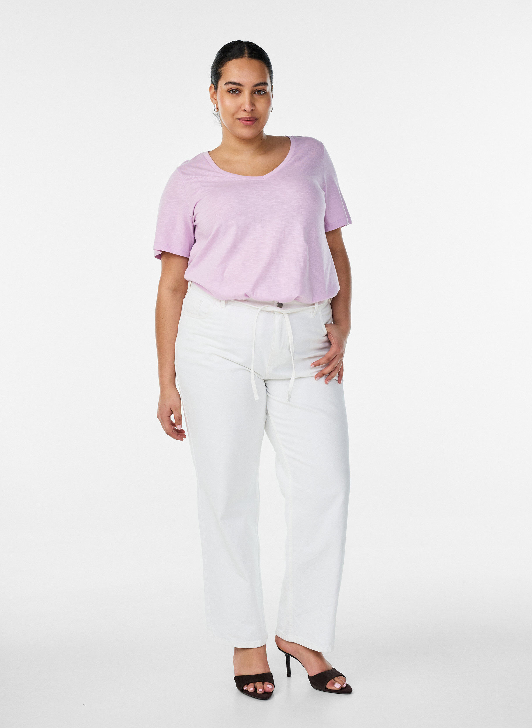 Zizzi Podstawowa koszulka z kr&oacute;tkim rekawem i dekoltem w szpic, Fioletowy, Model image number 1