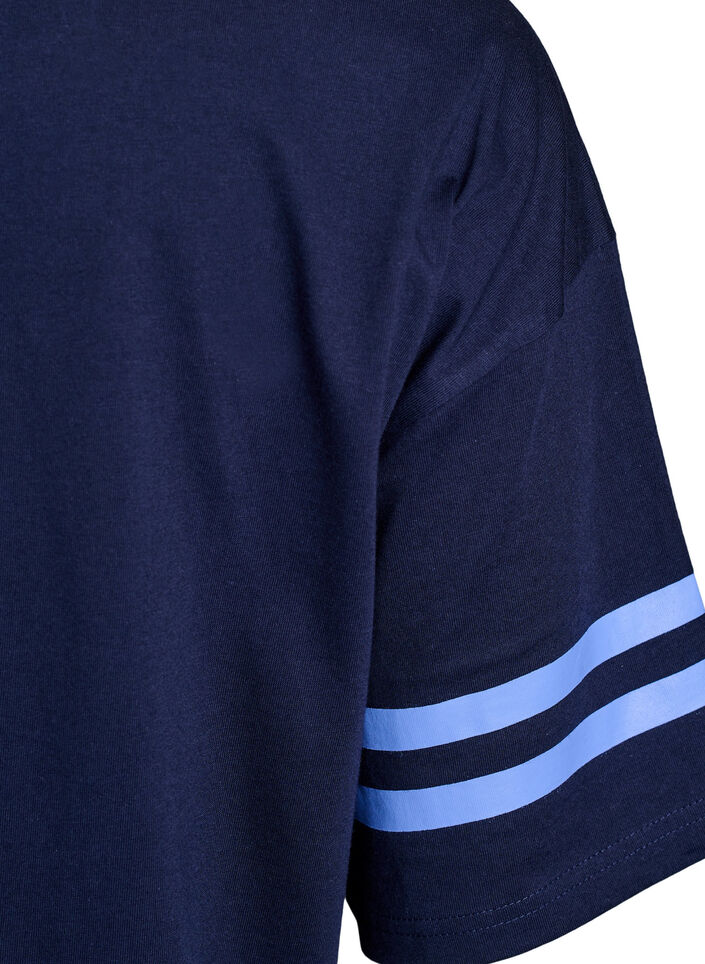 Sportowy T-shirt oversize w stylu uniwersyteckim, Niebieskie, Packshot image number 3