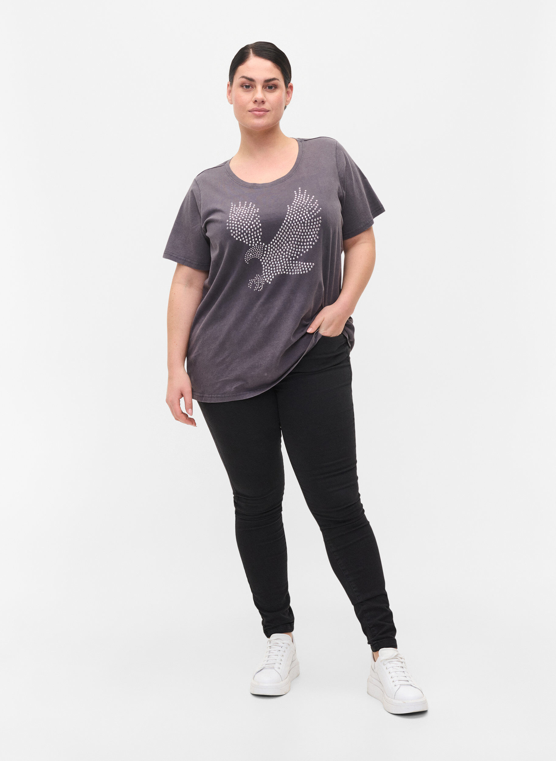 Zizzi Cotton t-shirt in acid wash and stones, Dark Grey Wash, Model image number 2
