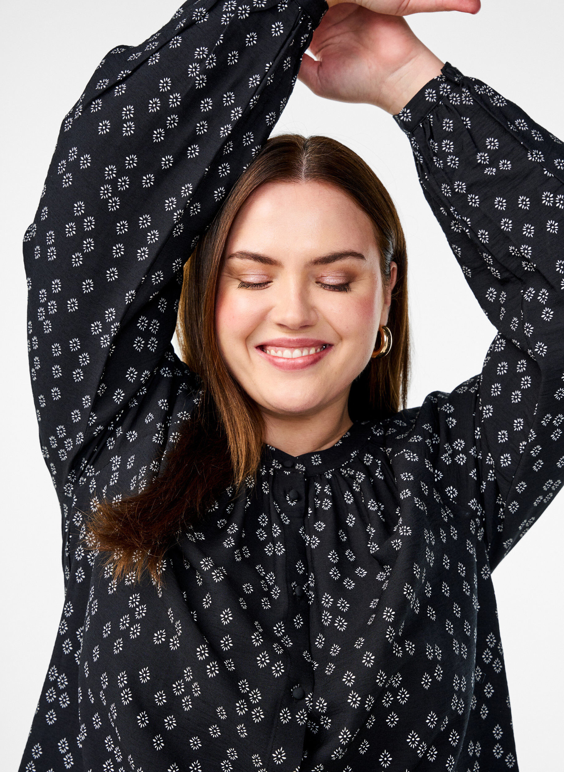 Zizzi Tunika z dlugim rekawem i kwiatowym nadrukiem, Czarne, Image image number 0