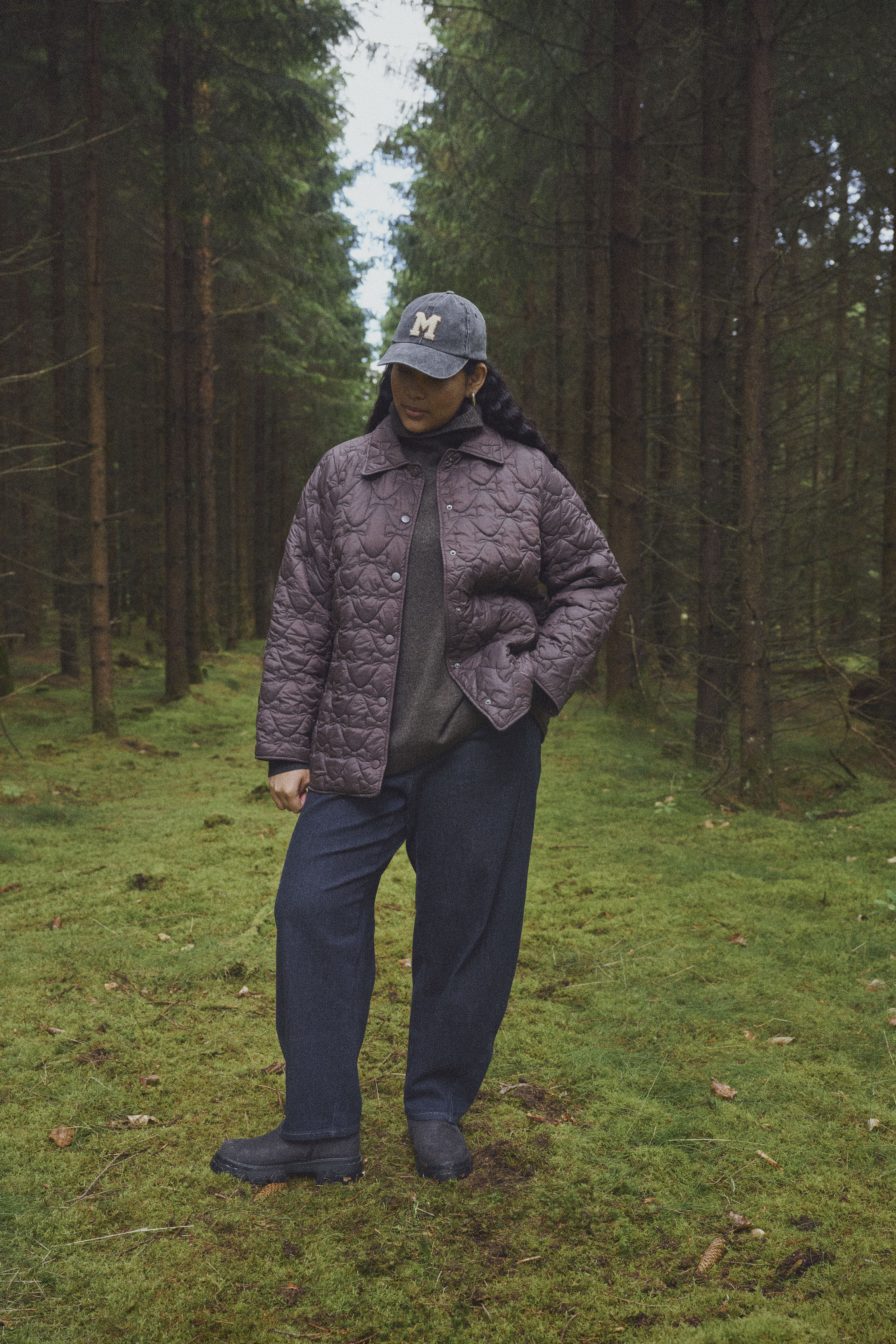 Naturalny codzienny styl w głębokich tonach, , Model