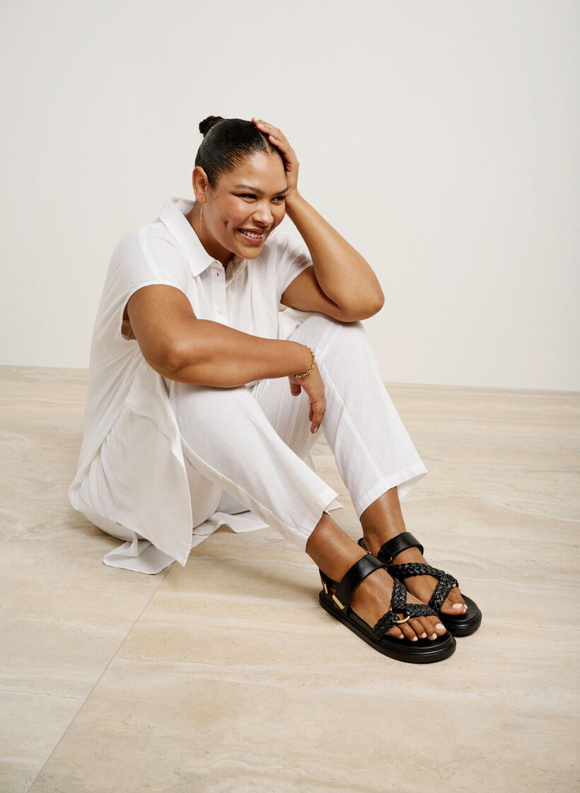 Szerokie skórzane sandaly z aksamitnymi paskami, Czarne, Image image number 1