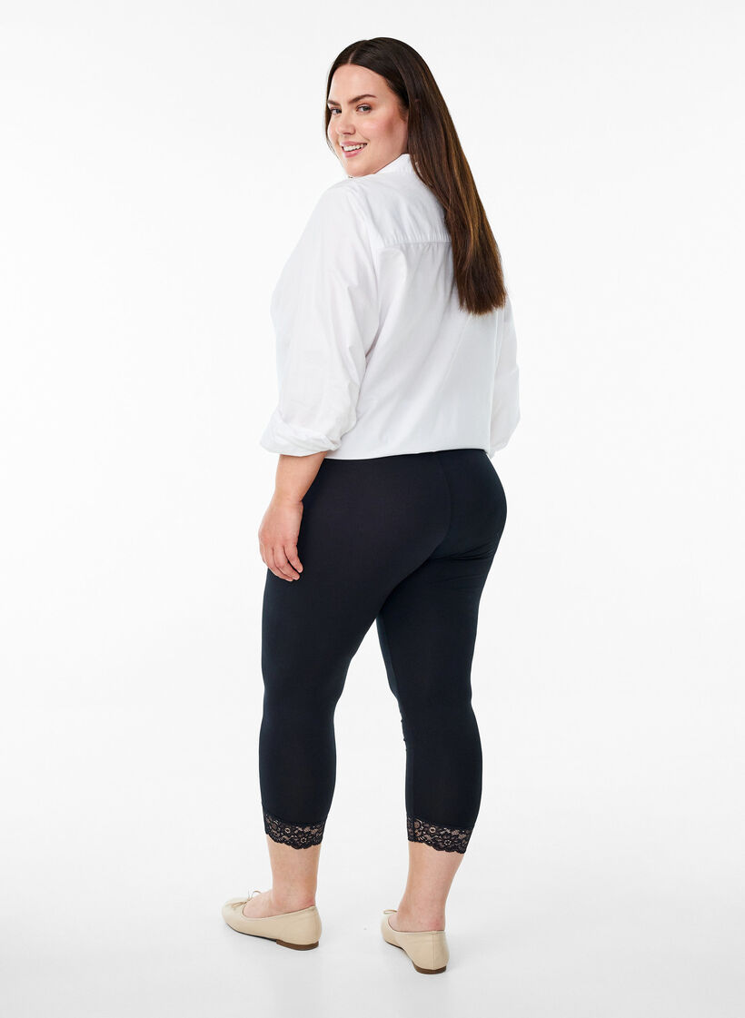 Legginsy 3/4 w stylu basic z koronkowymi brzegami, Czarne, Model image number 2