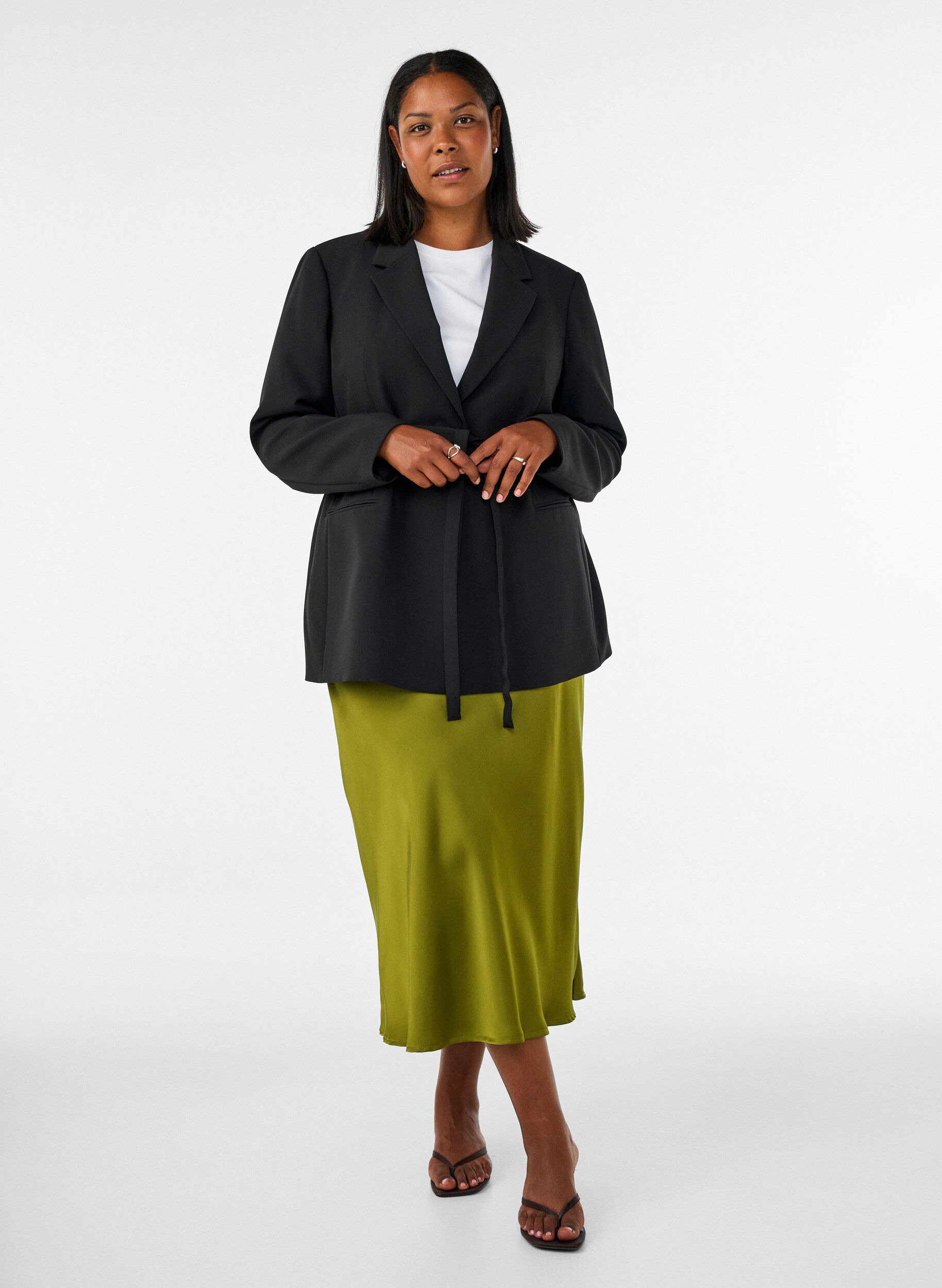 Satynowa sp&oacute;dnica midi, Zielony, Model