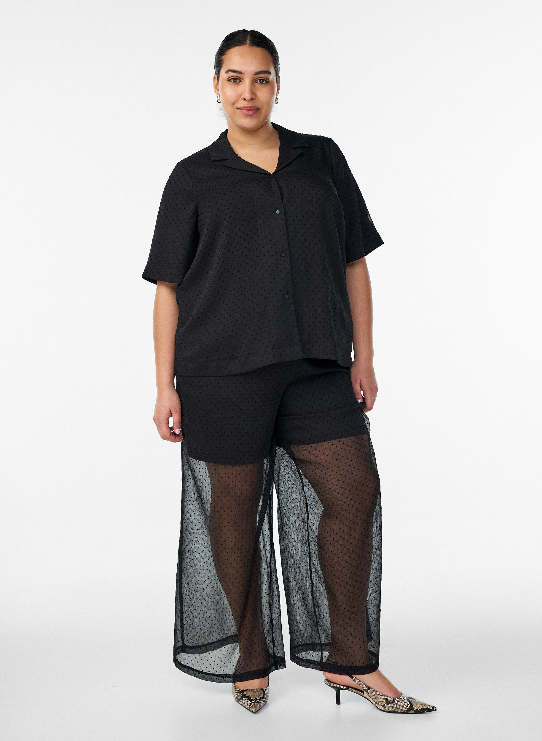 ZizziBluzka Polka dot z kolnierzykami, Czarne, Model image number 1