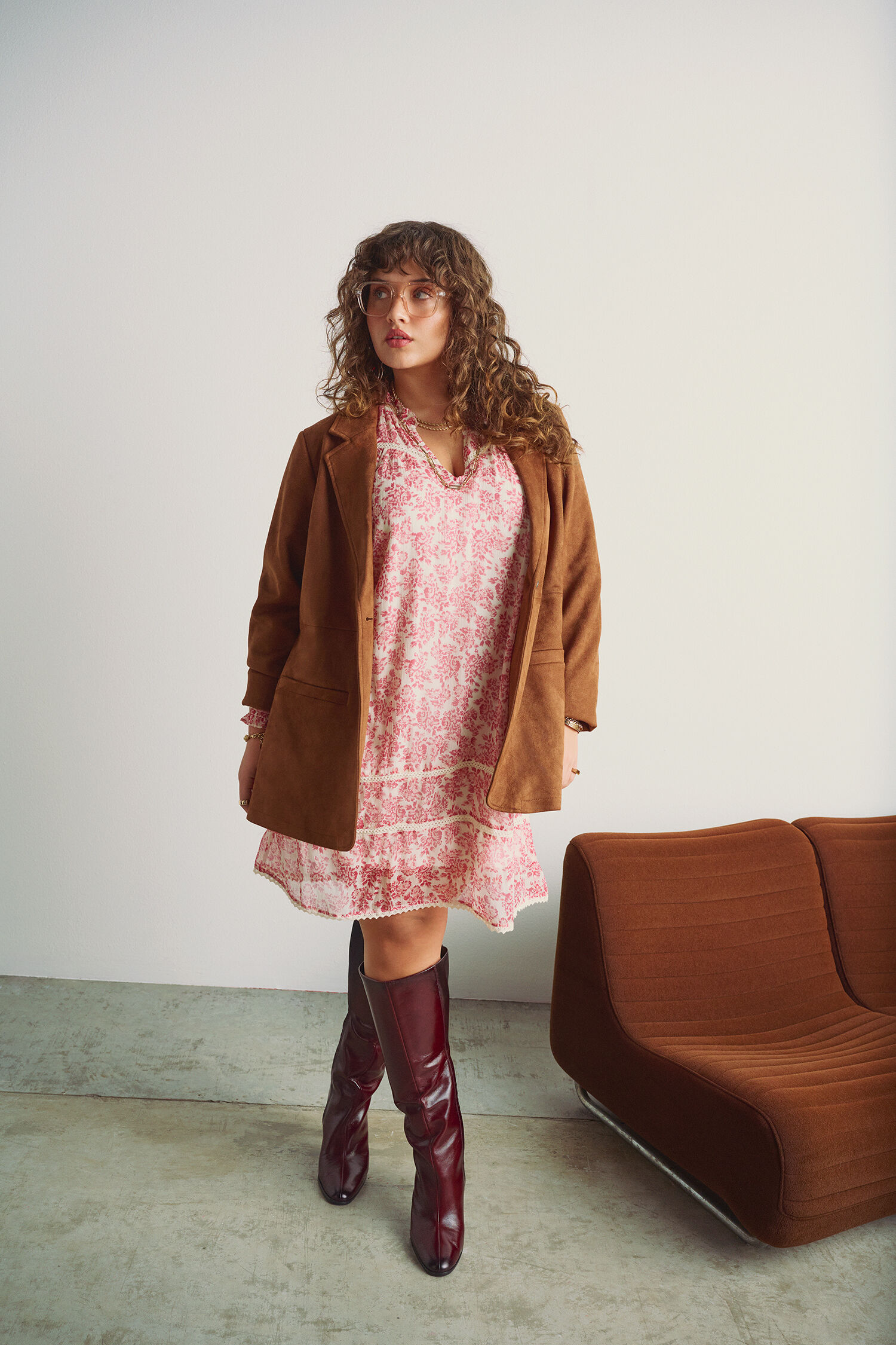 Kobiecość spotyka się z surowością &ndash; idealne połączenie na ten sezon, , Model