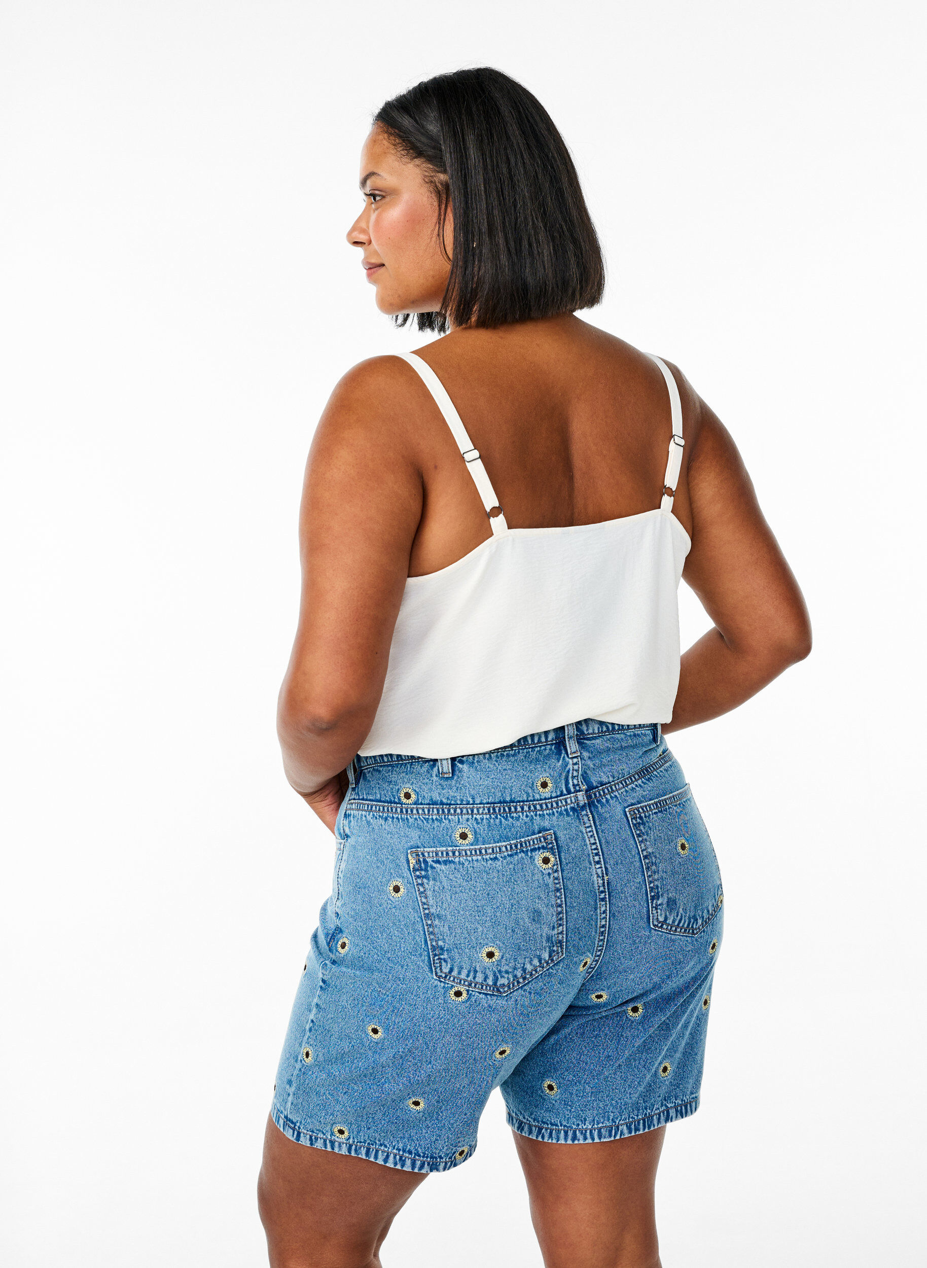 Zizzi Szorty jeansowe z haftowanymi kwiatami, Niebieskie, Model image number 1