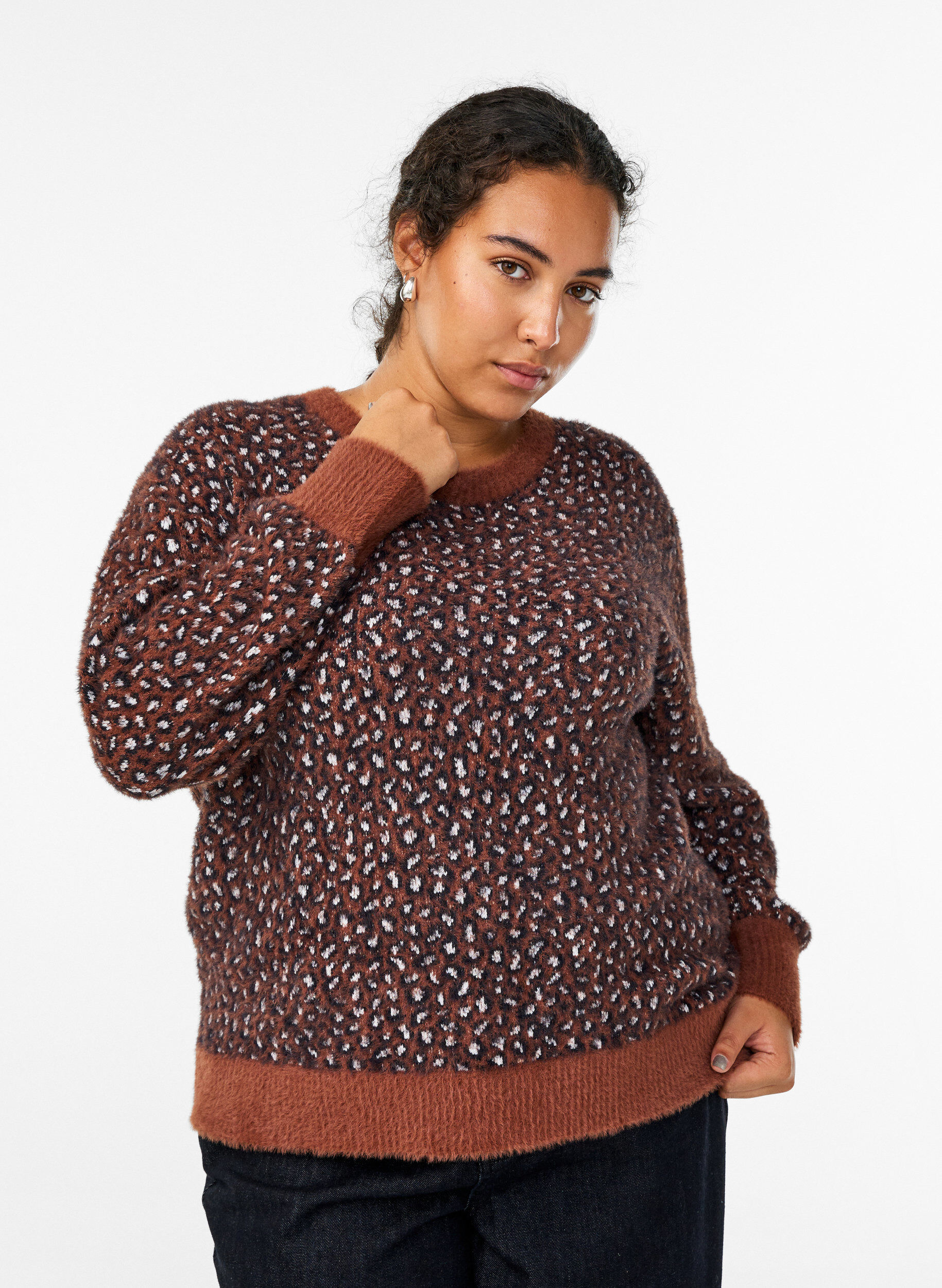 Dzianina ze zwierzecym nadrukiem i puszystym wykonczeniem, Czerwony, Model