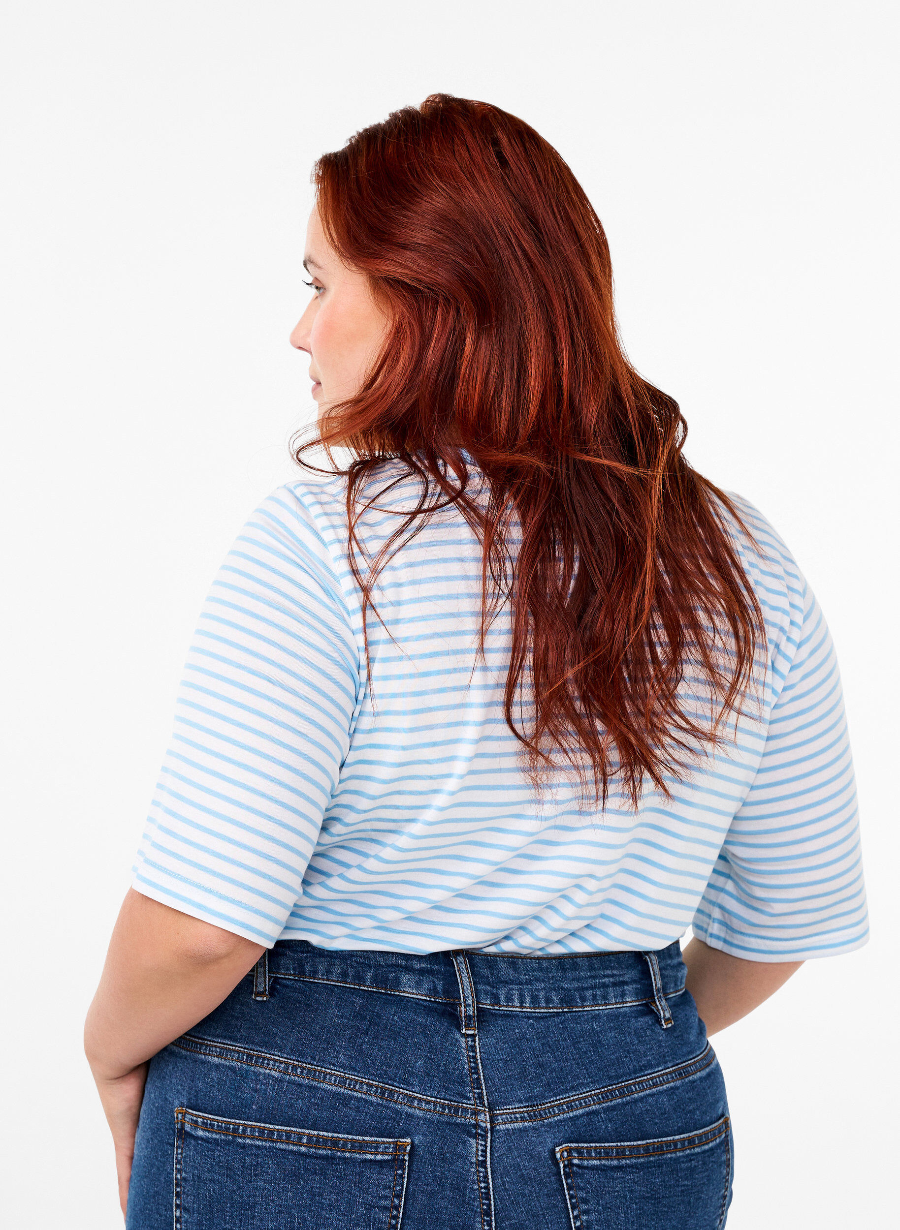 Zizzi T-shirt w paski z lyocellu z okraglym dekoltem, Niebieskie, Model image number 2