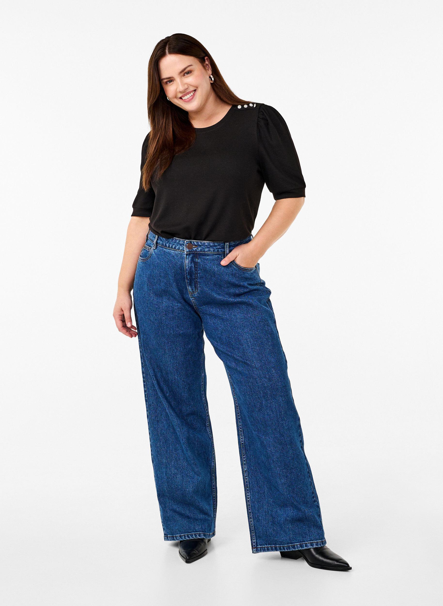 Zizzi Bluzka z guzikami i kr&oacute;tkimi bufiastymi rekawami, Czarne, Model image number 1