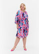 Wzorzysta plisowana sukienka z wiazaniem, Lavender Space AOP, Model image number 3