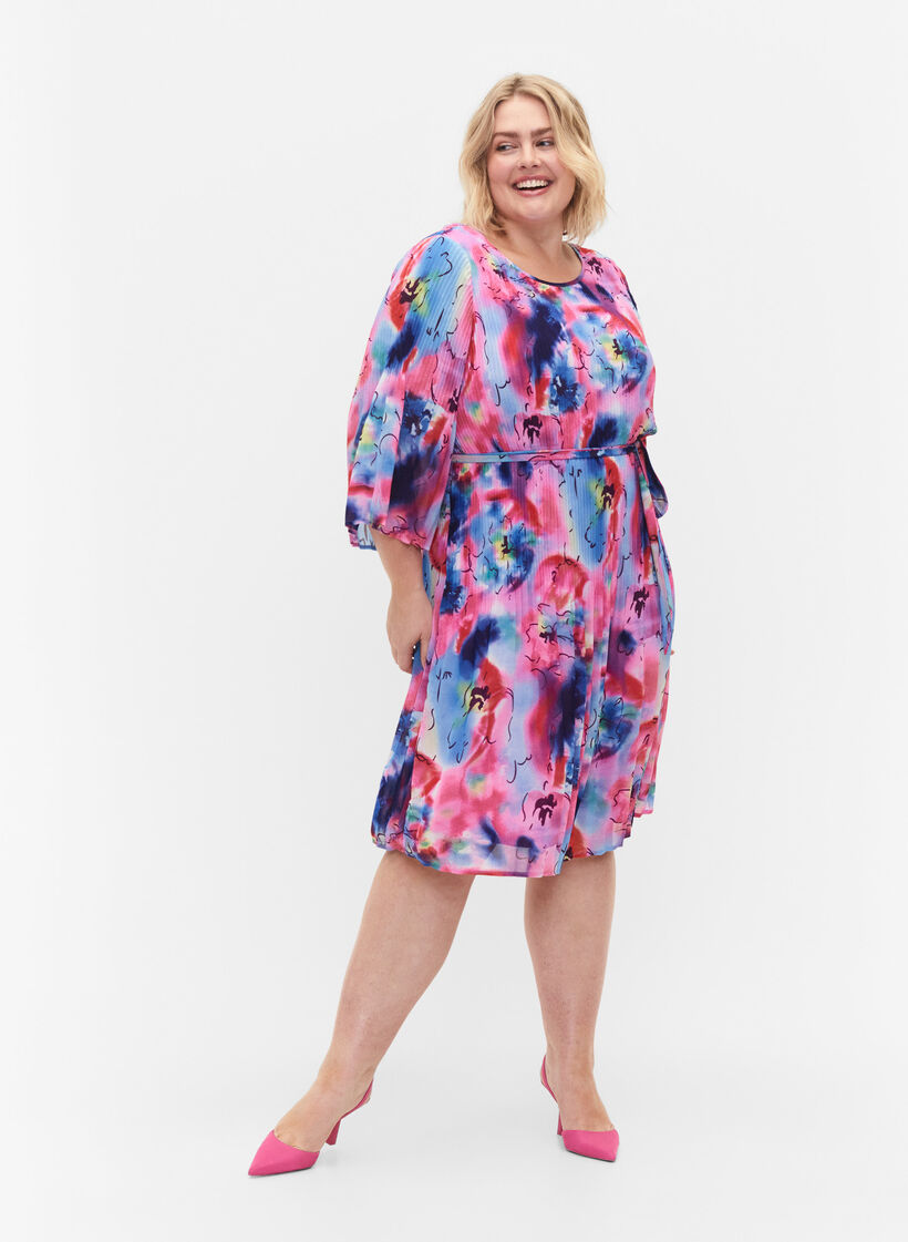 Wzorzysta plisowana sukienka z wiazaniem, Lavender Space AOP, Model image number 3