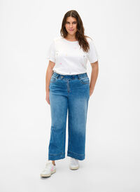 Krótkie jeansy z rozkloszowanymi nogawkami, Blue denim, Model