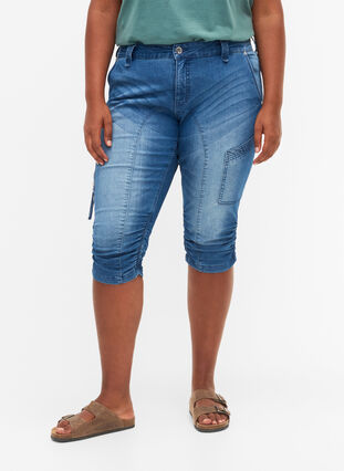 Waskie jeansy capri z kieszeniami, Light blue denim, Model image number 3