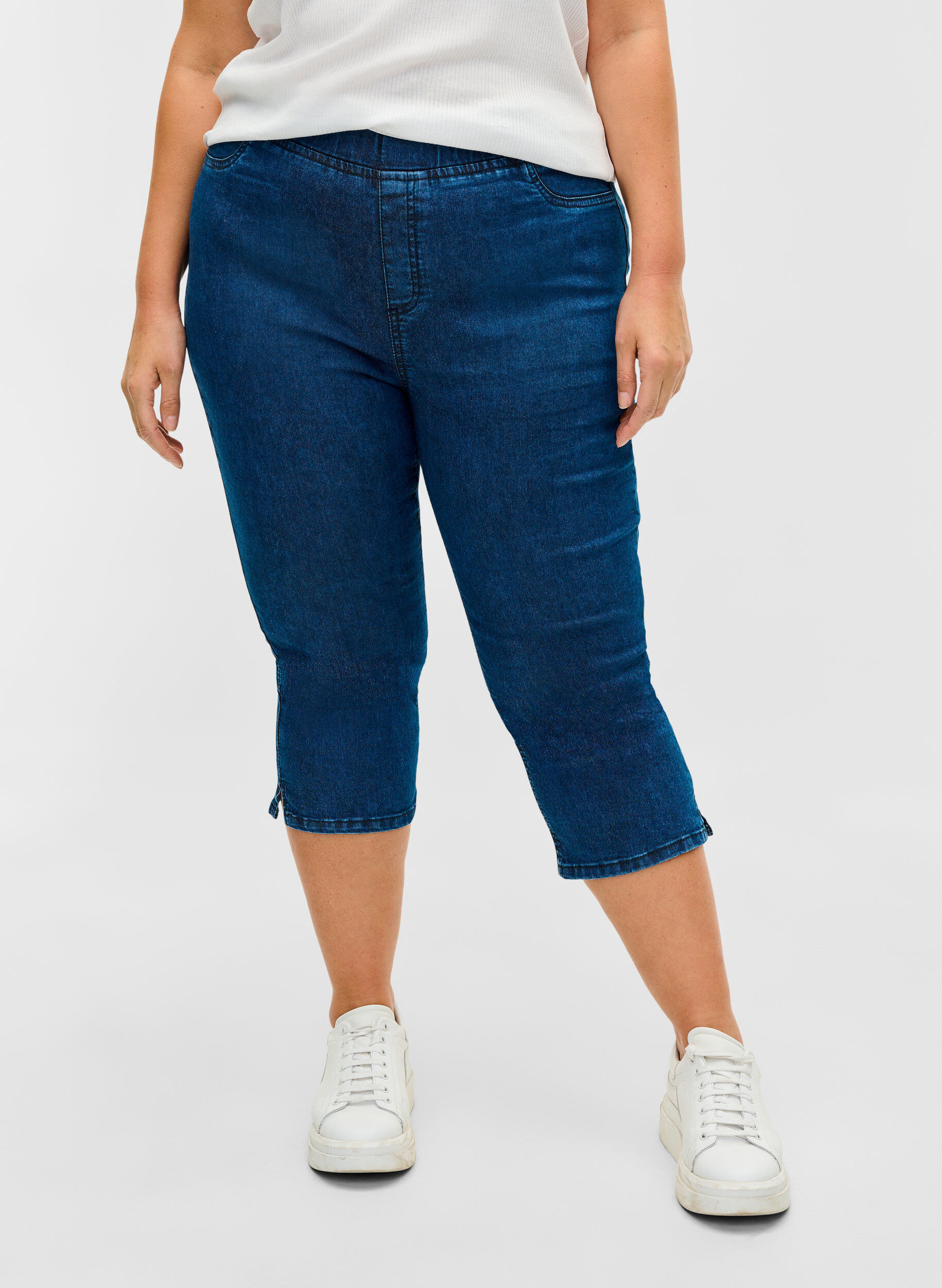 Zizzi Cotton blend capris, Dark blue denim, Model image number 1