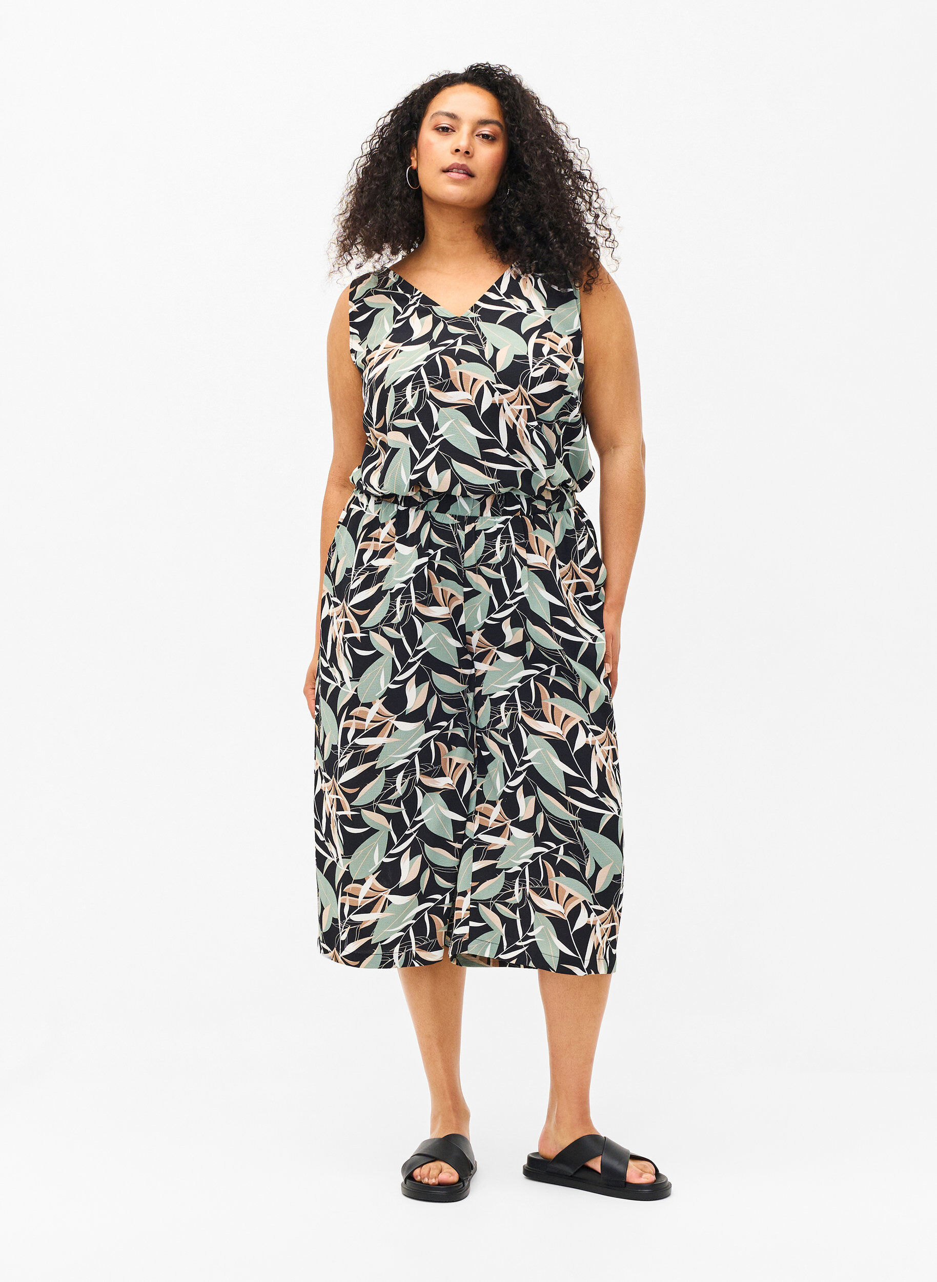 Zizzi Wzorzysty top z dekoltem w serek, Black w. Gr.Leaf AOP, Model image number 2