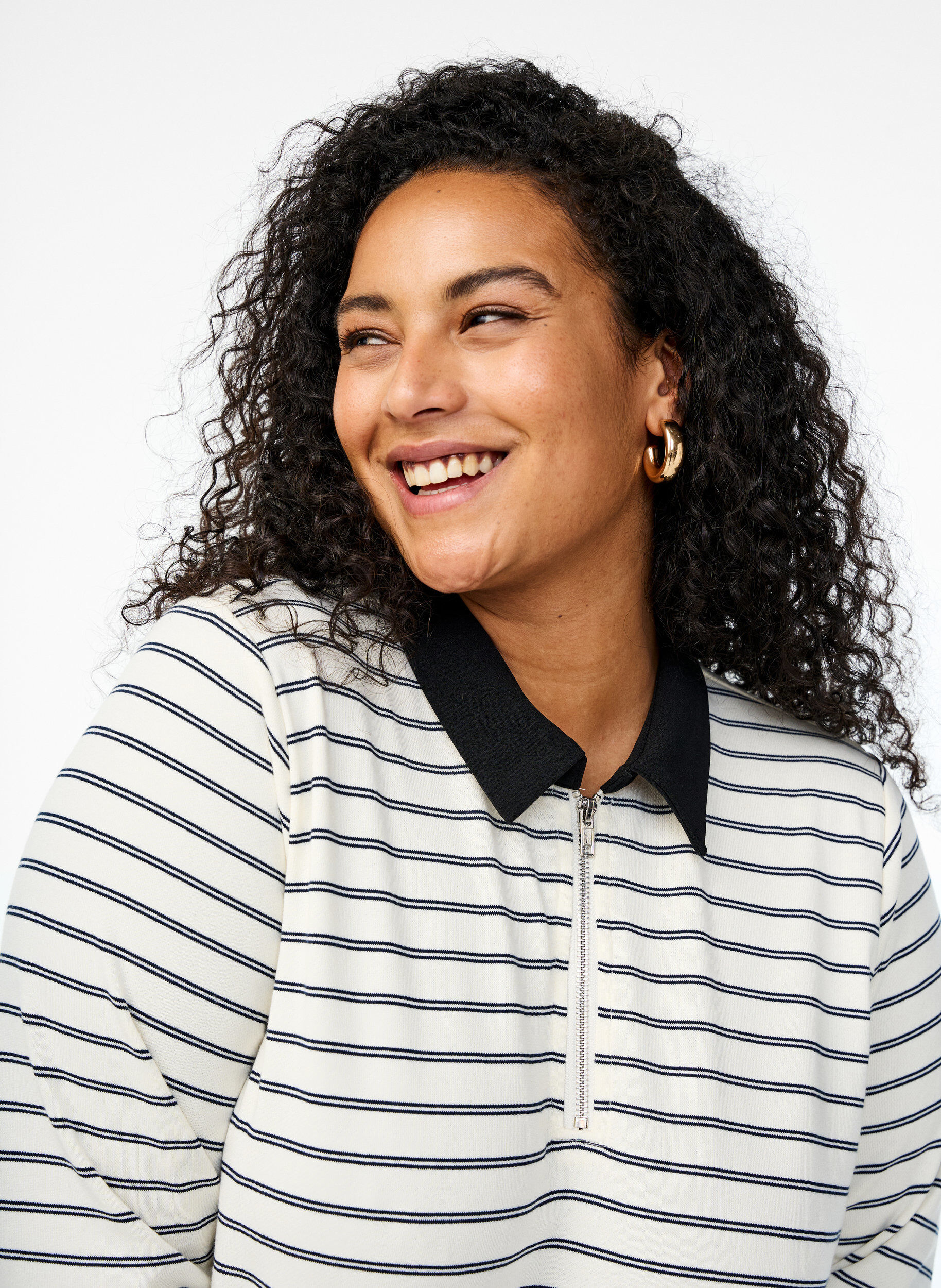 Zizzi Koszulka polo w paski z zamkiem blyskawicznym, Biały, Model image number 3