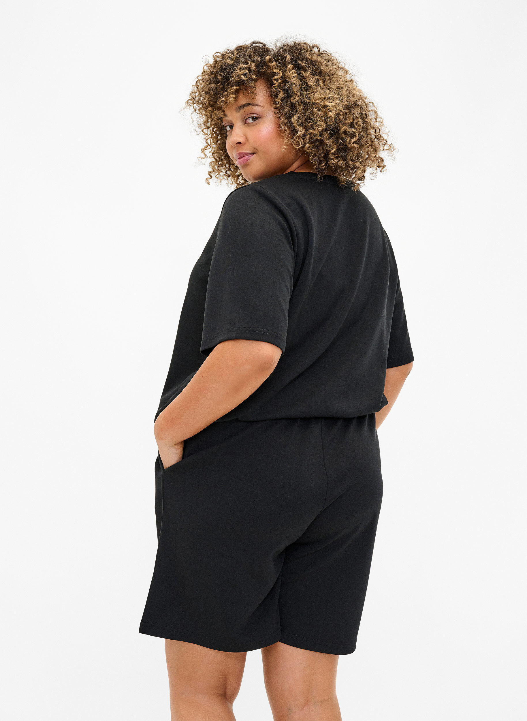 Zizzi Szorty wykonane z mieszanki modalu z kieszeniami, Czarne, Model image number 1