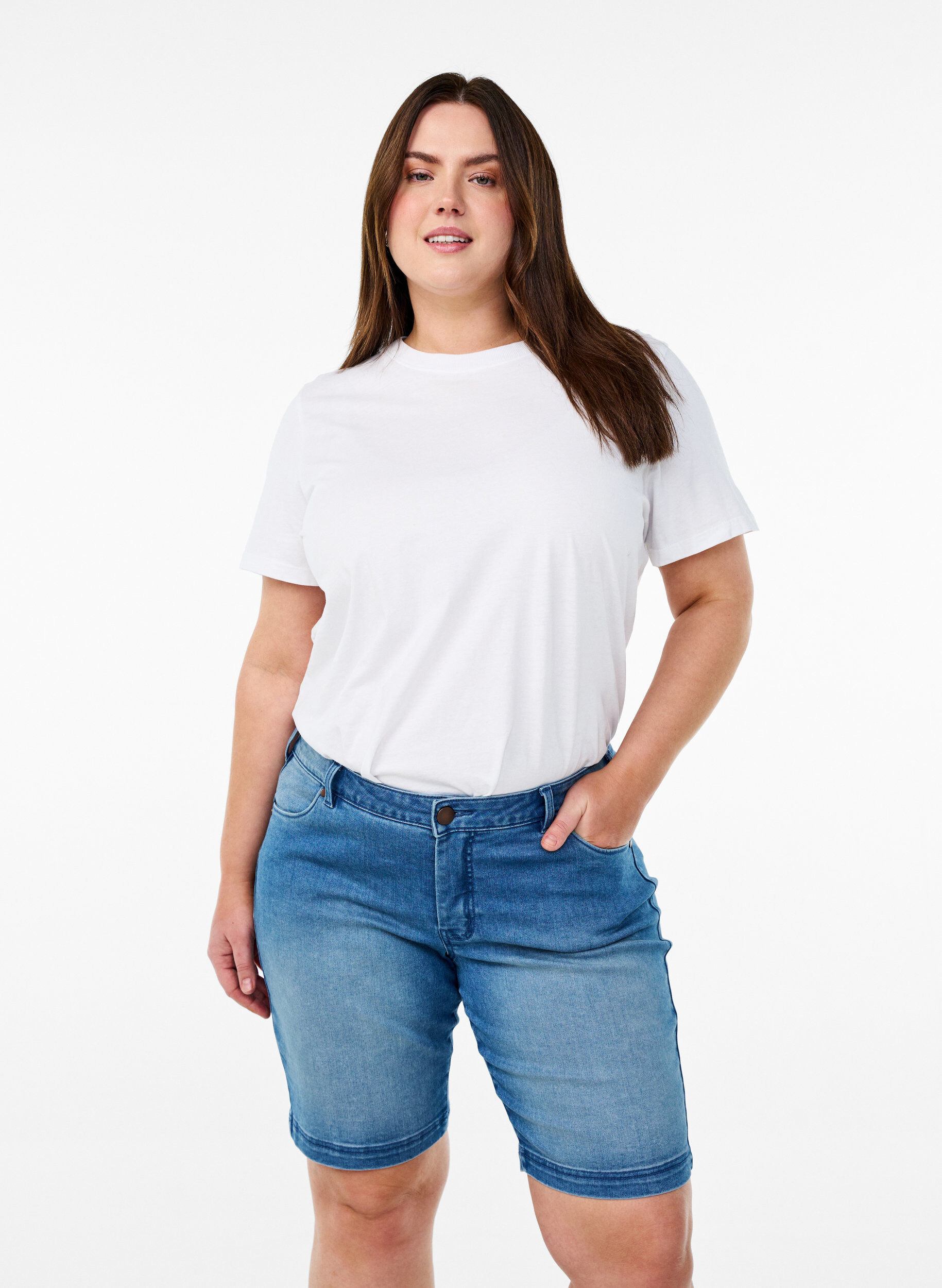 Szorty Emily o dopasowanym kroju z regularnym stanem, Niebieskie, Model