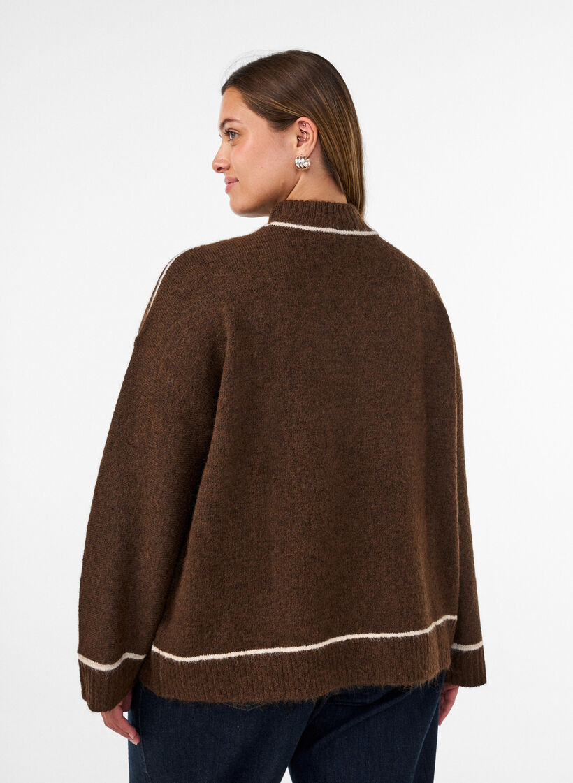 Sweter z kolnierzykiem i kontrastowymi paskami, Brązowy, Model image number 2